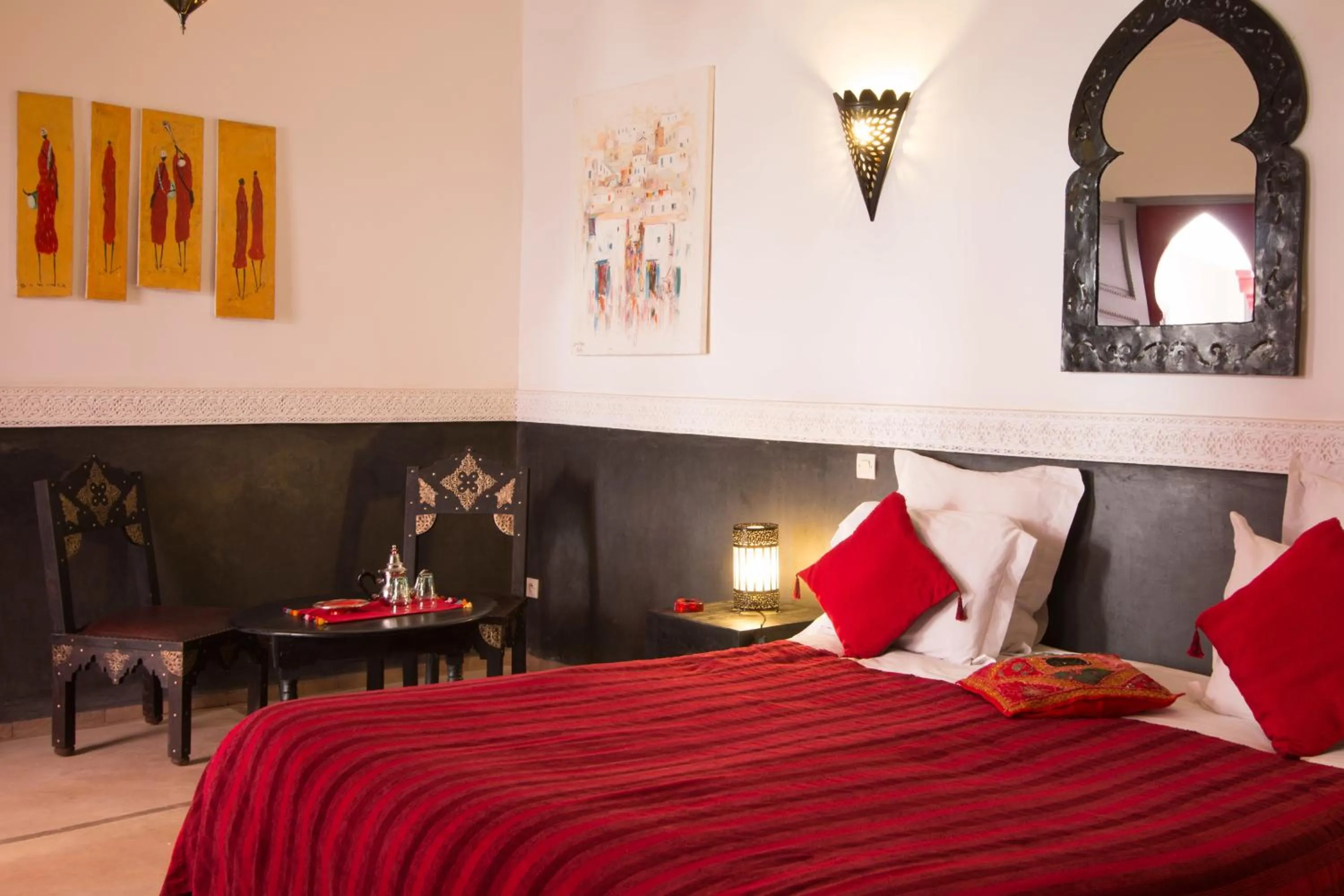 Staff, Bed in Riad Alegria