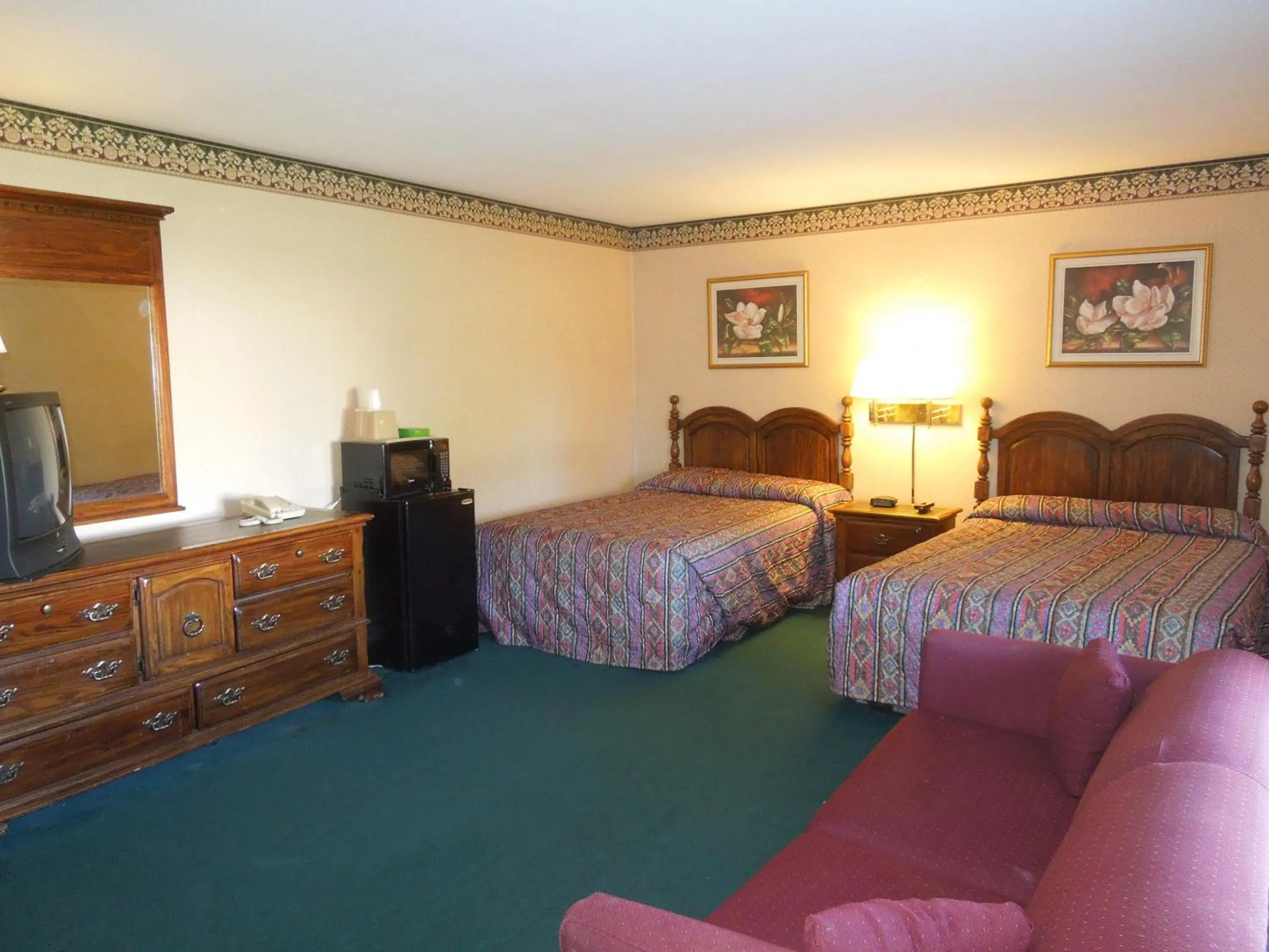 Bedroom, Bed in Value Inn East Stroudsburg