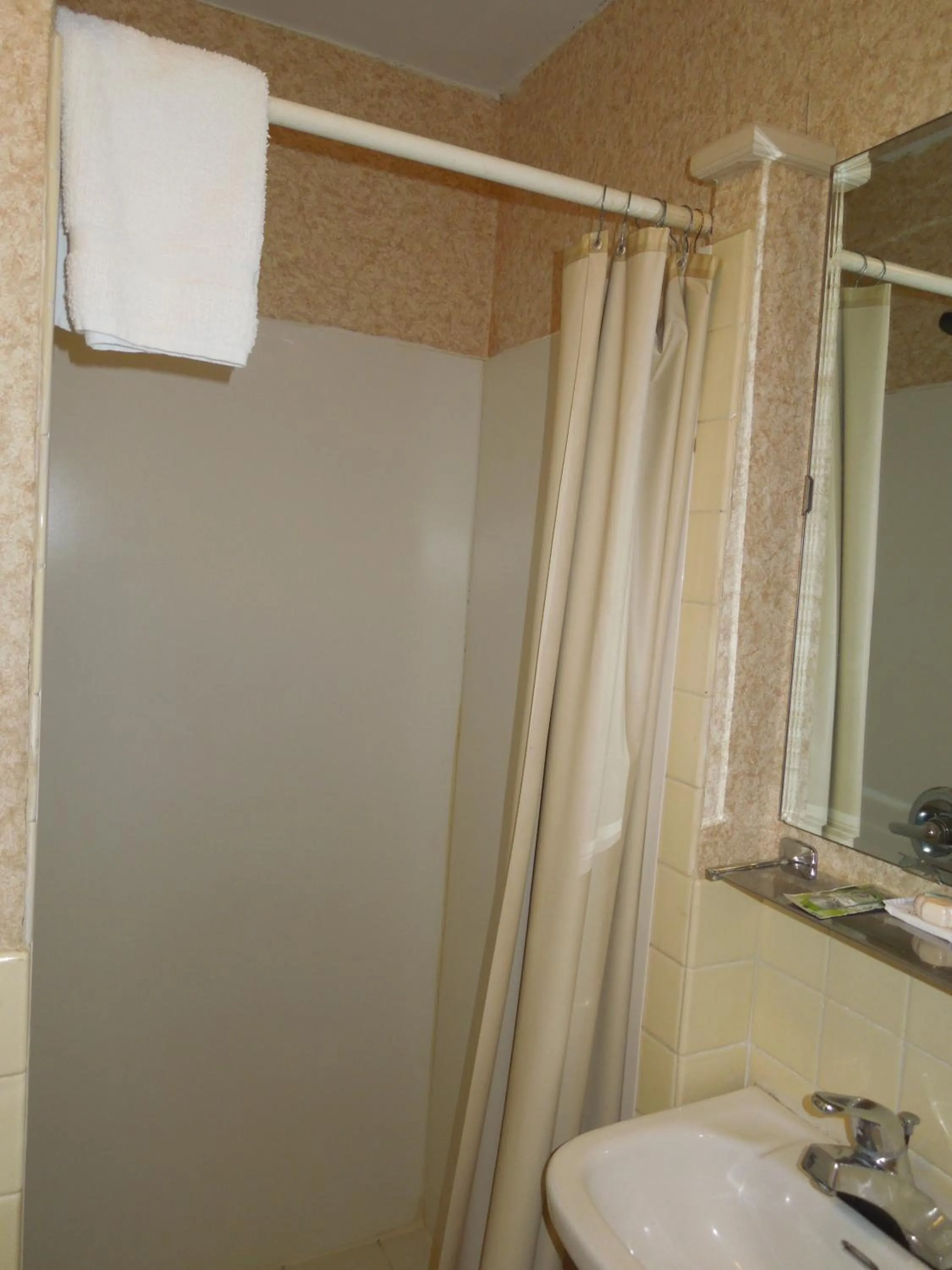 Bathroom in Value Inn East Stroudsburg