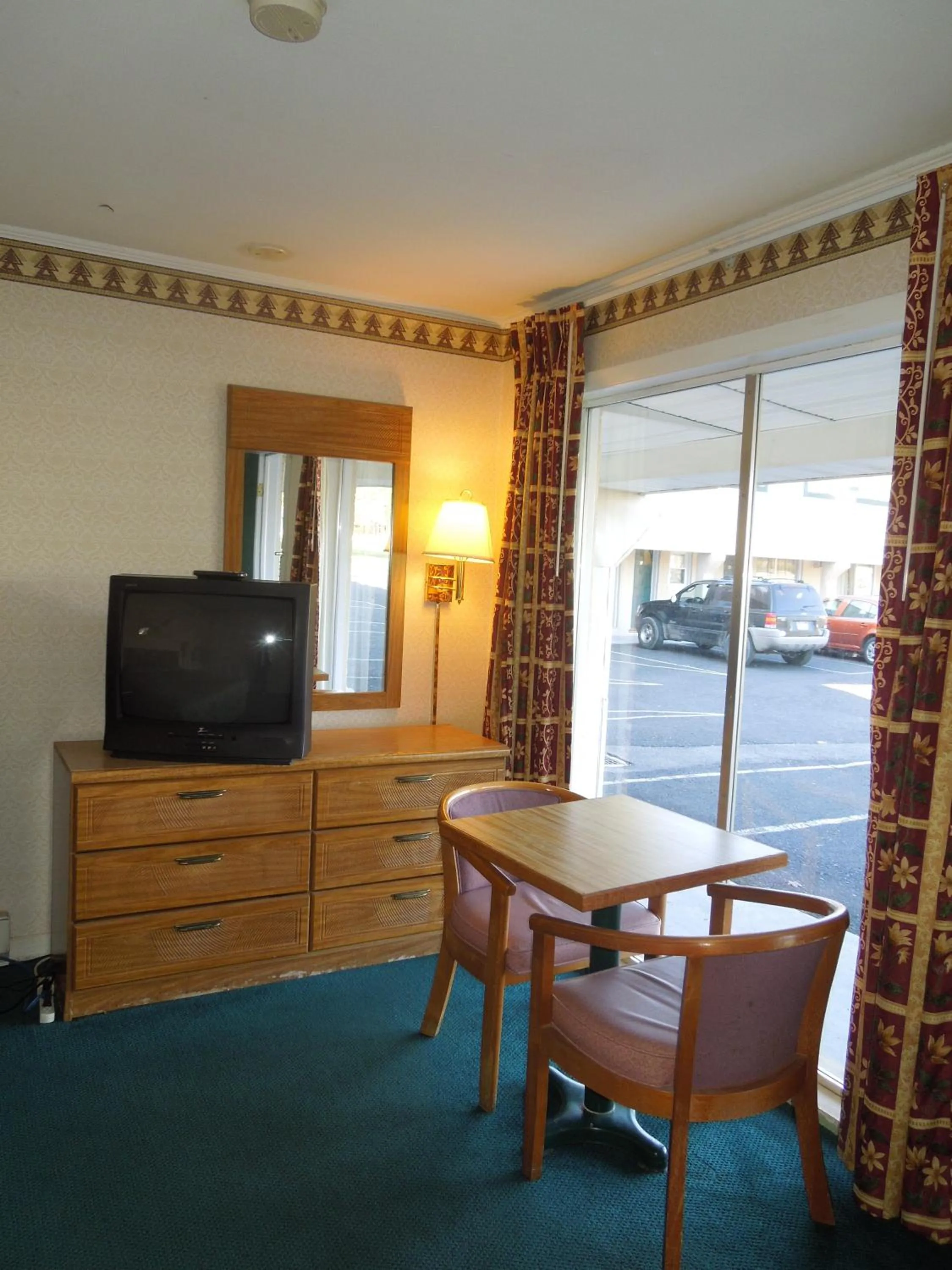 TV and multimedia in Value Inn East Stroudsburg