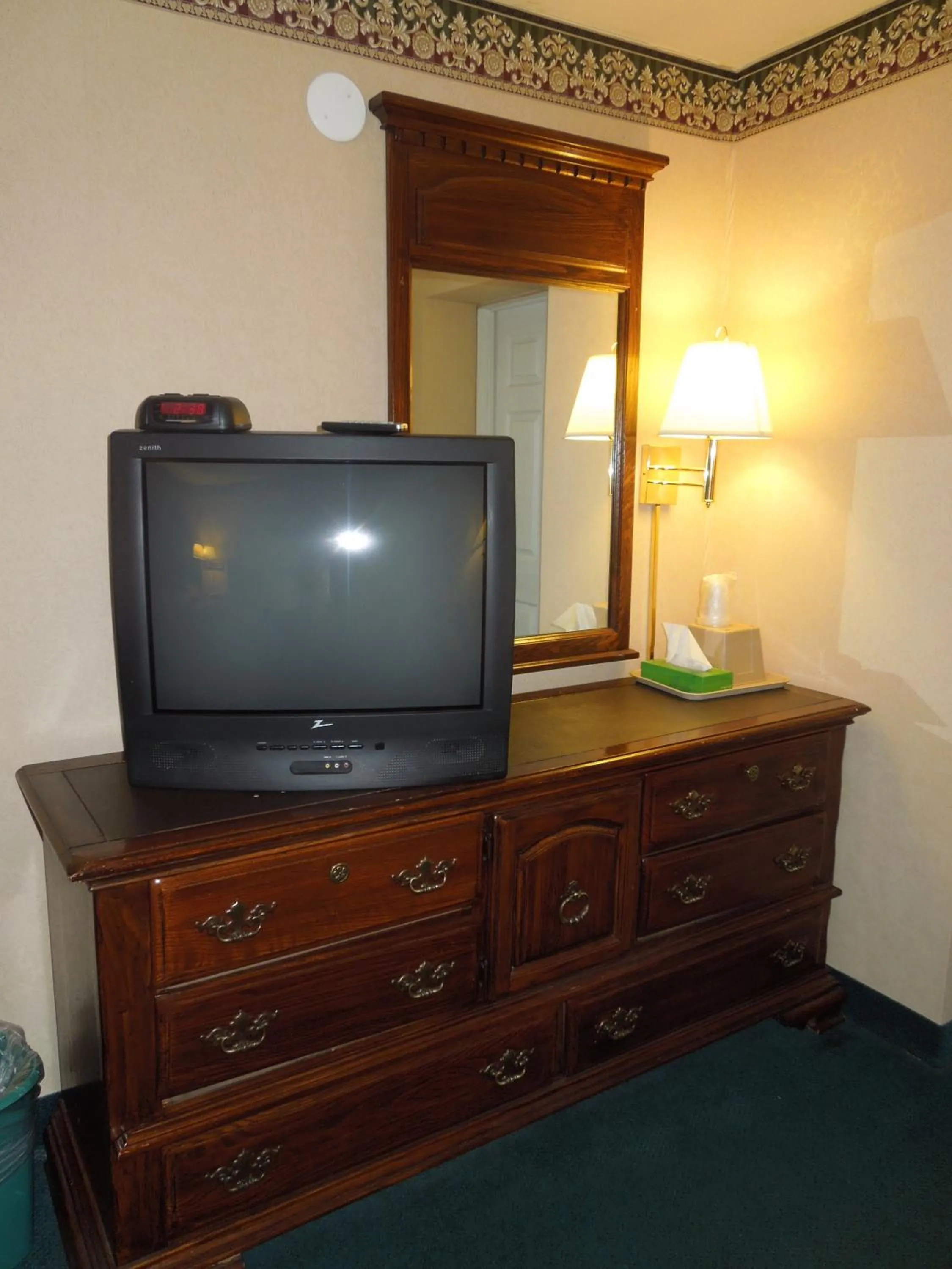 TV and multimedia in Value Inn East Stroudsburg