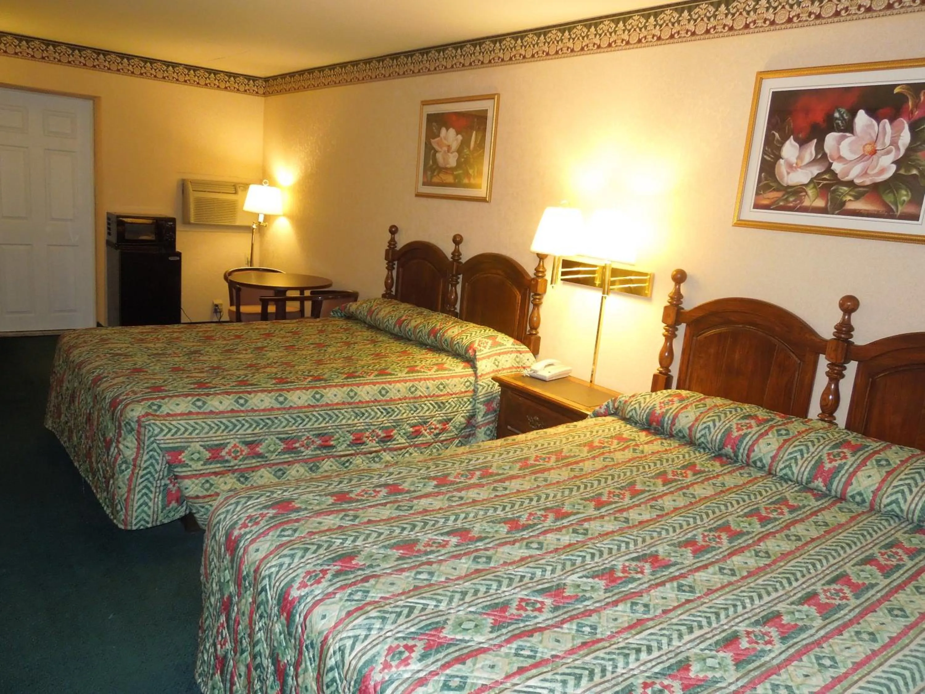 Bedroom, Bed in Value Inn East Stroudsburg