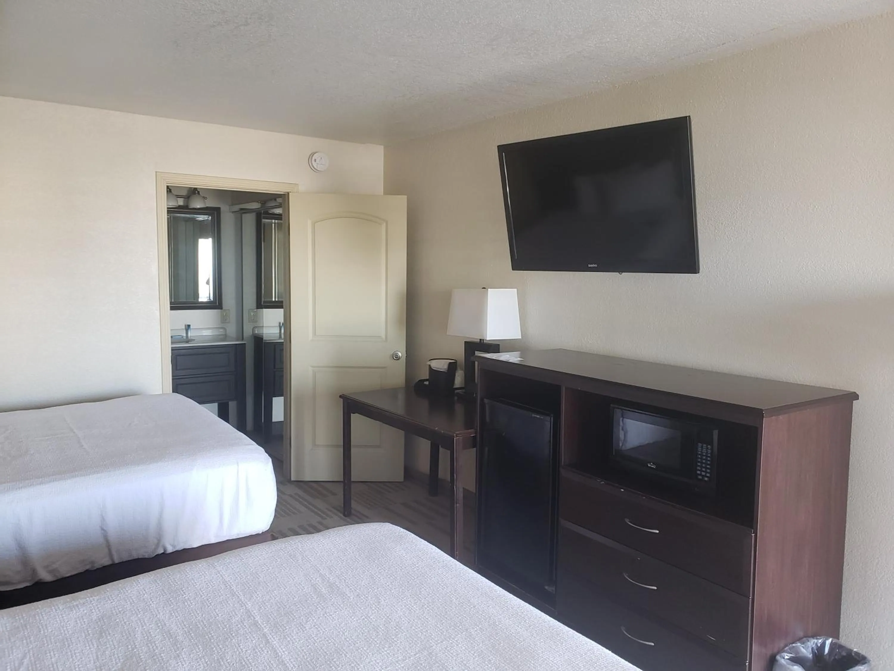 Bed in Grand Texan Hotel and Convention Center