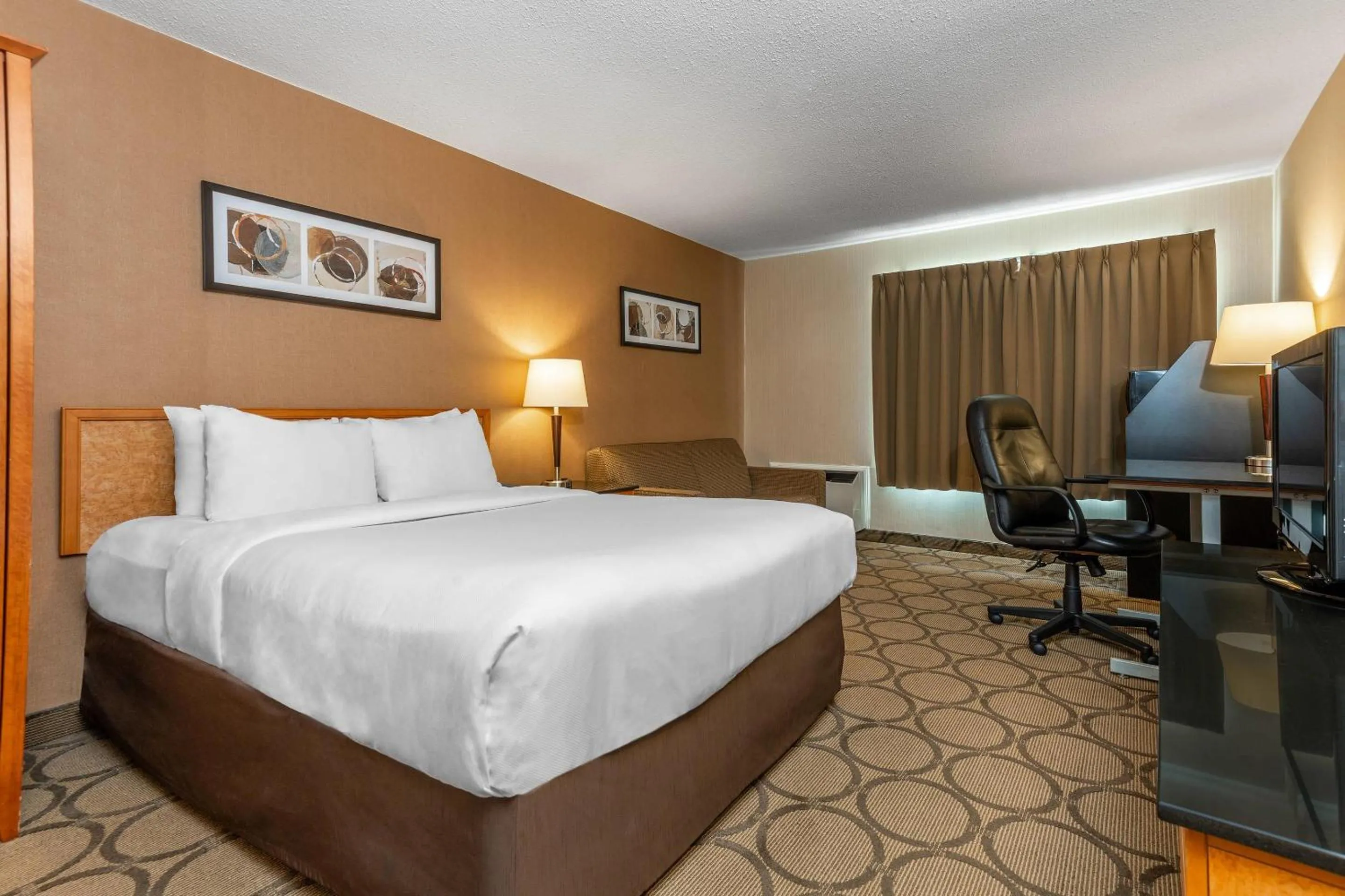 Bedroom, Bed in Comfort Inn South