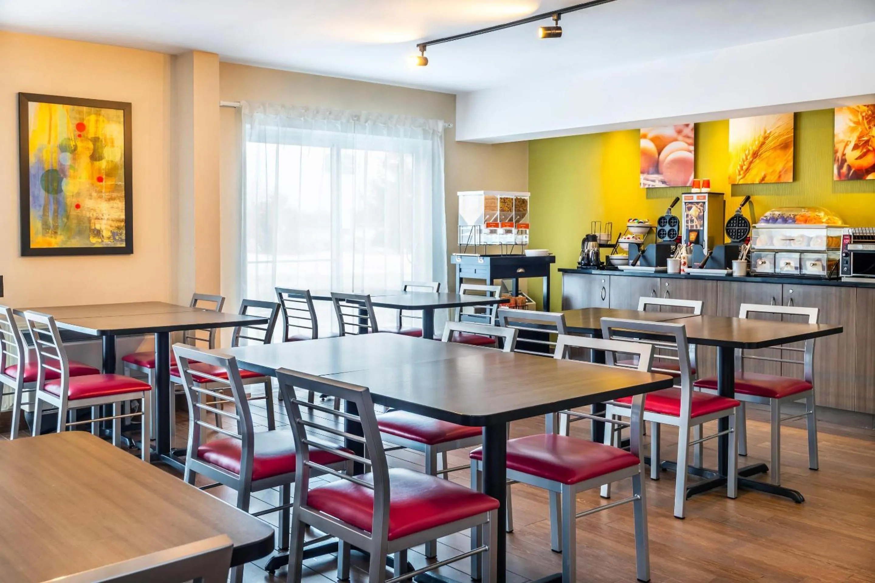 Breakfast in Comfort Inn South