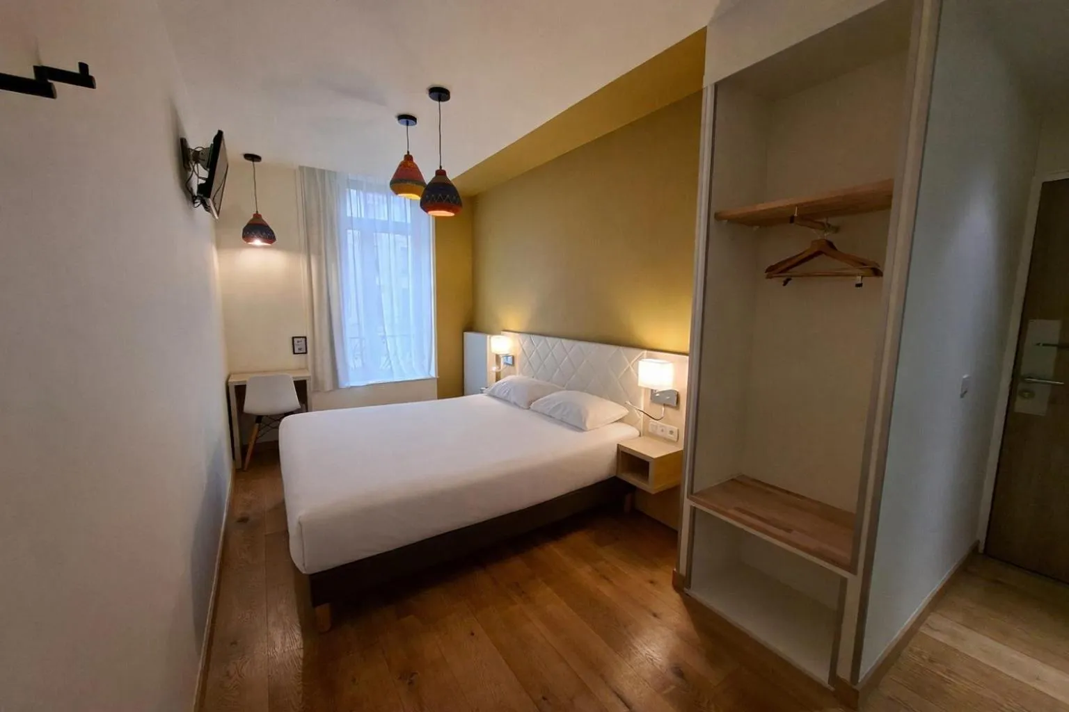 Bed in HOTEL AMBASSADEUR