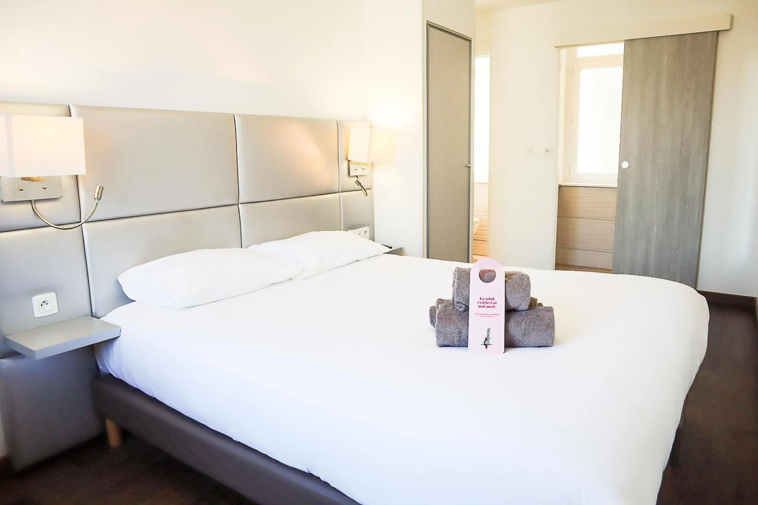 Bedroom, Bed in HOTEL AMBASSADEUR