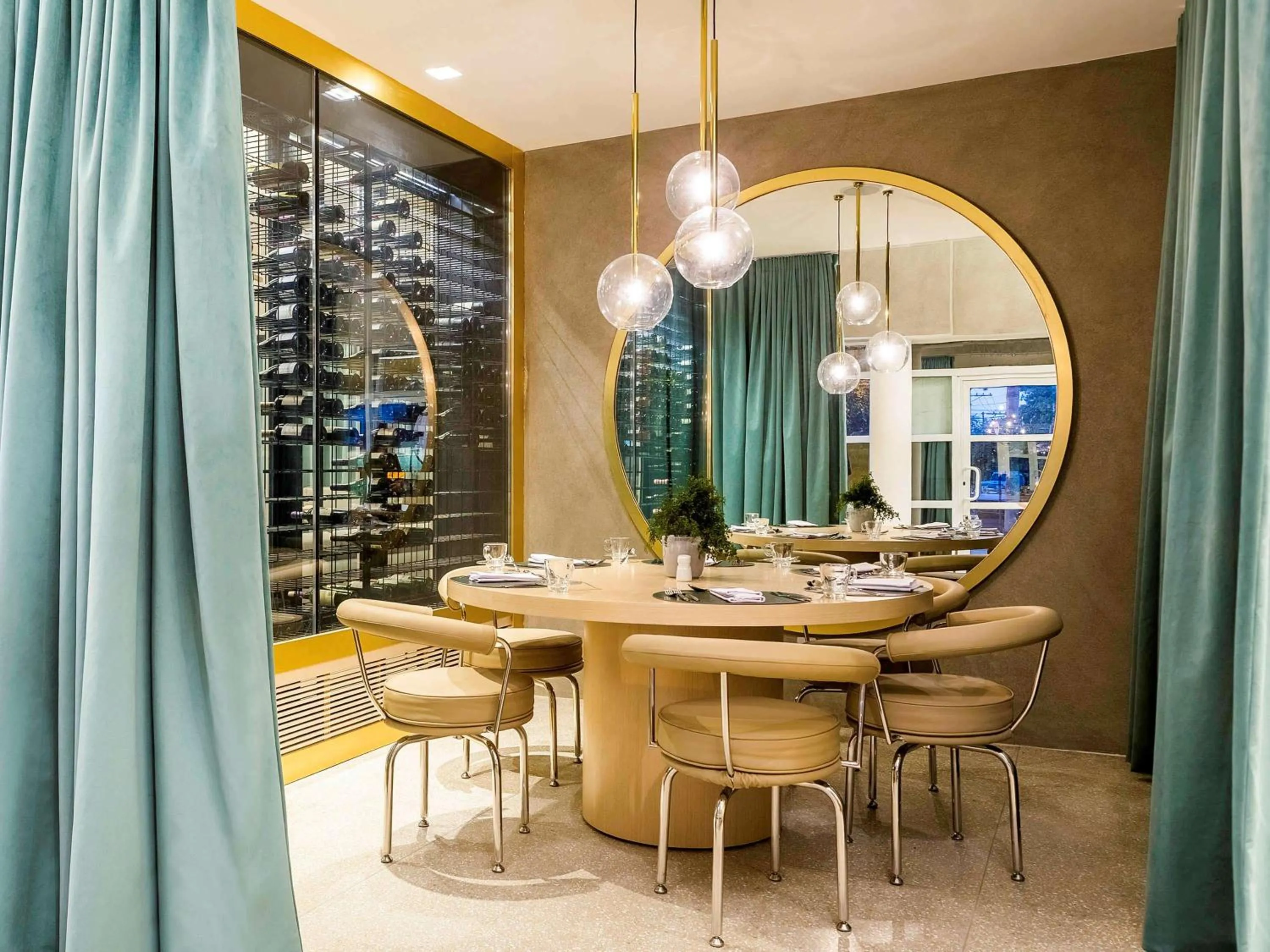 Restaurant/places to eat in Grand Mercure Sao Paulo Vila Olimpia