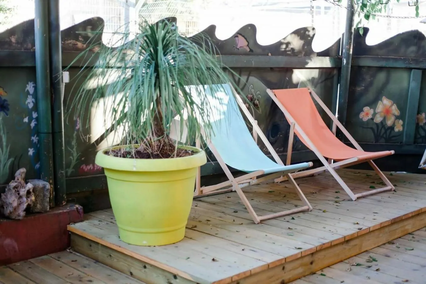 Balcony/Terrace in Roger's Hostel & Caravans Age 18-45