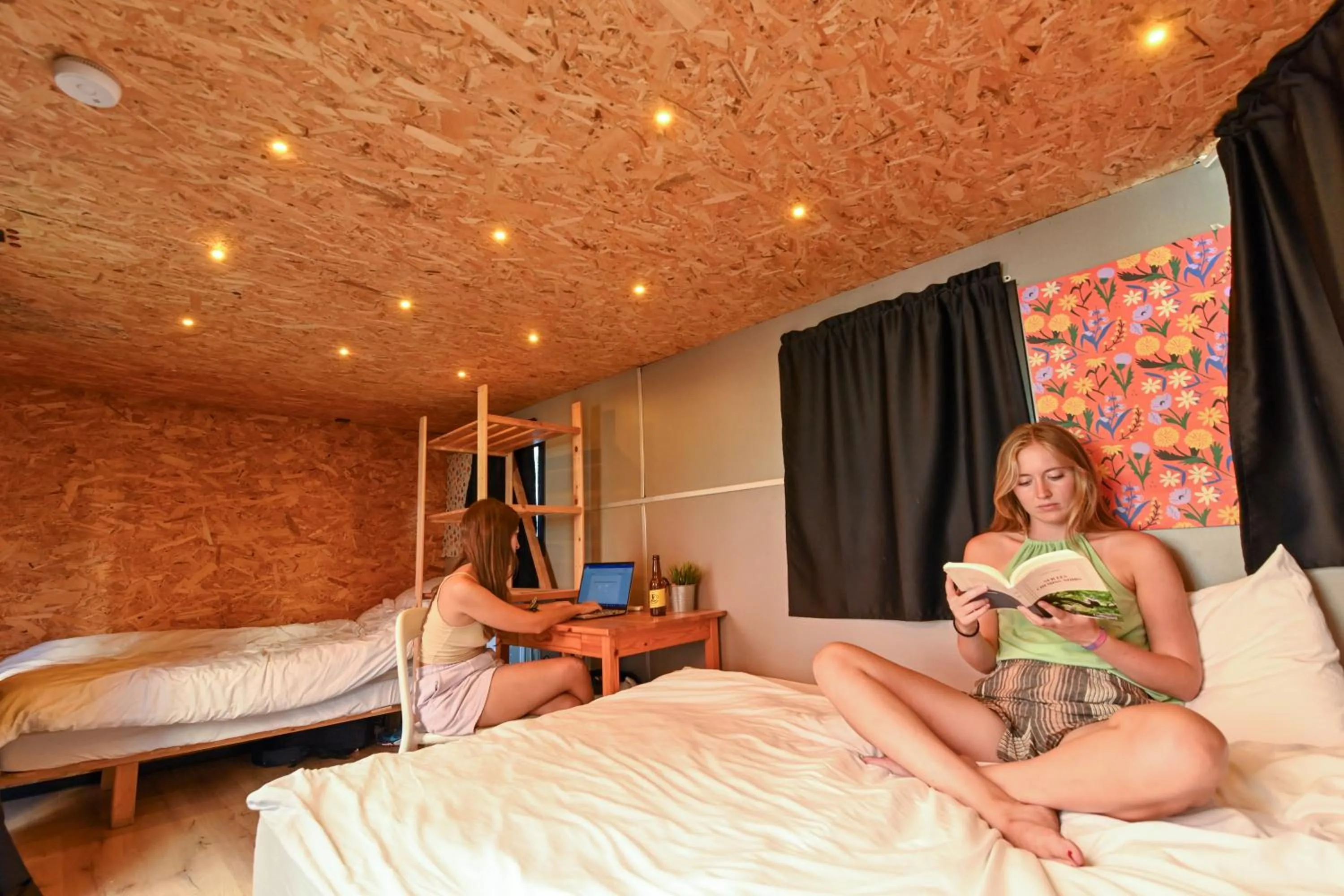 Bed in Roger's Hostel & Caravans Age 18-45