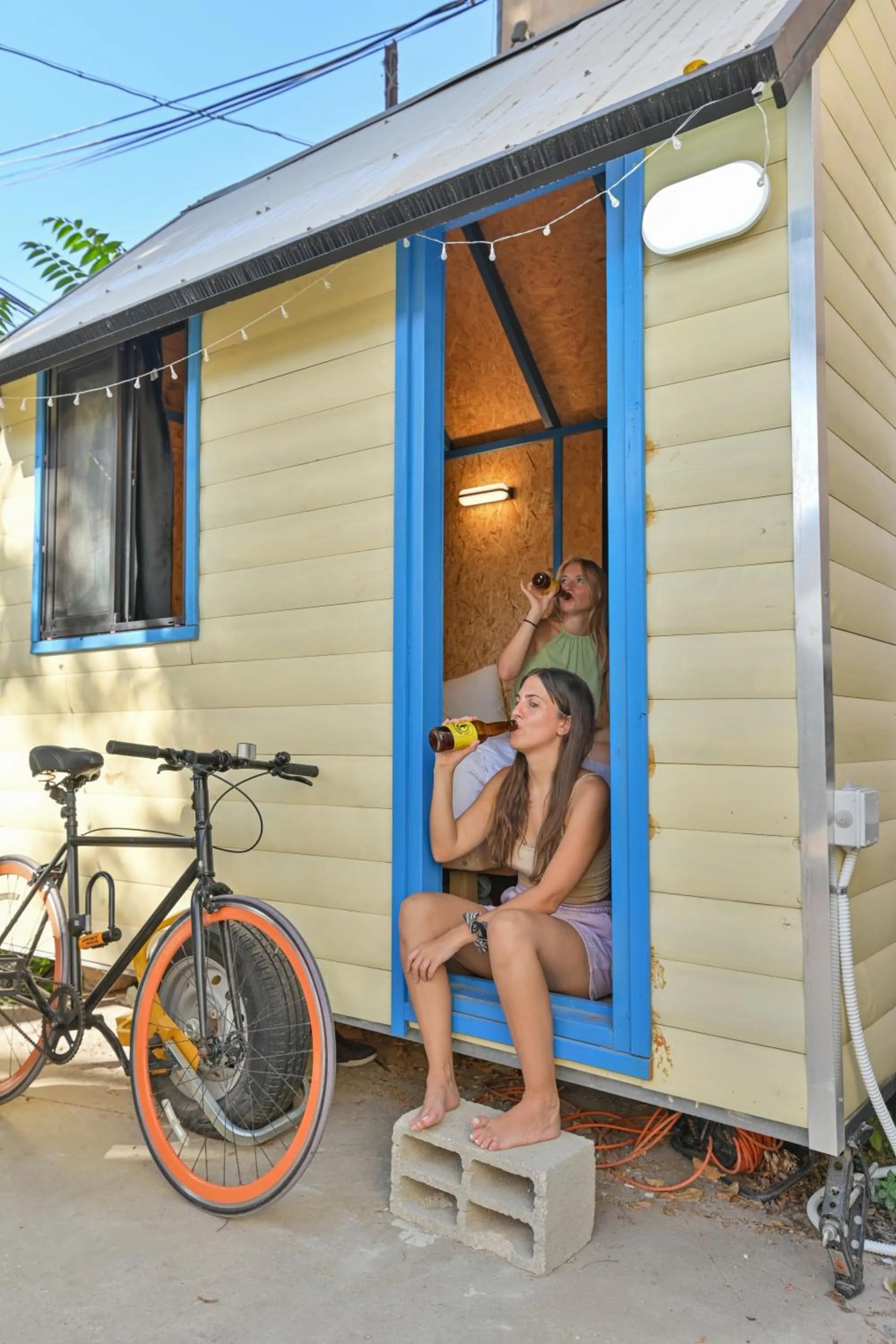 Roger's Hostel & Caravans Age 18-45