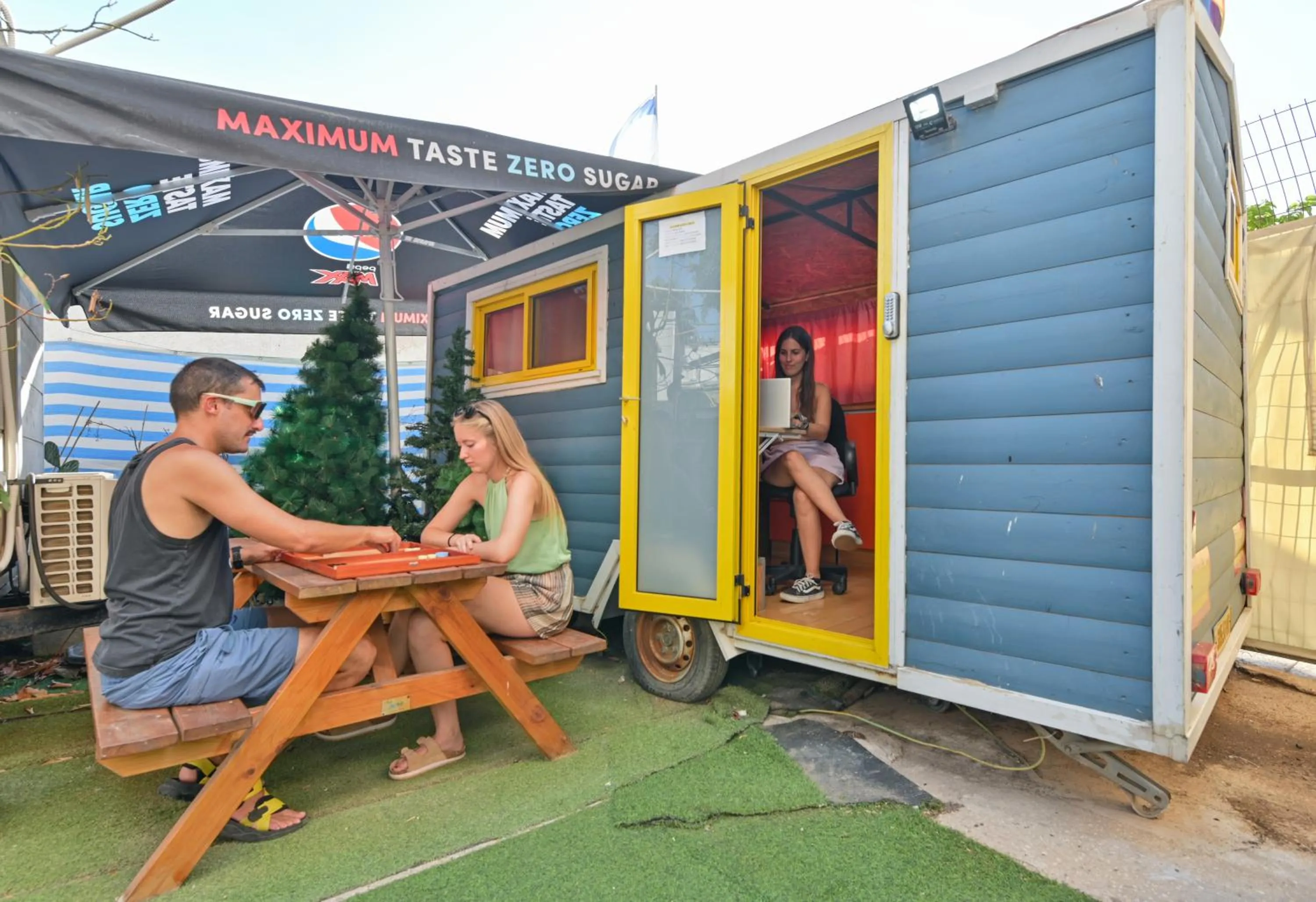 Roger's Hostel & Caravans Age 18-45