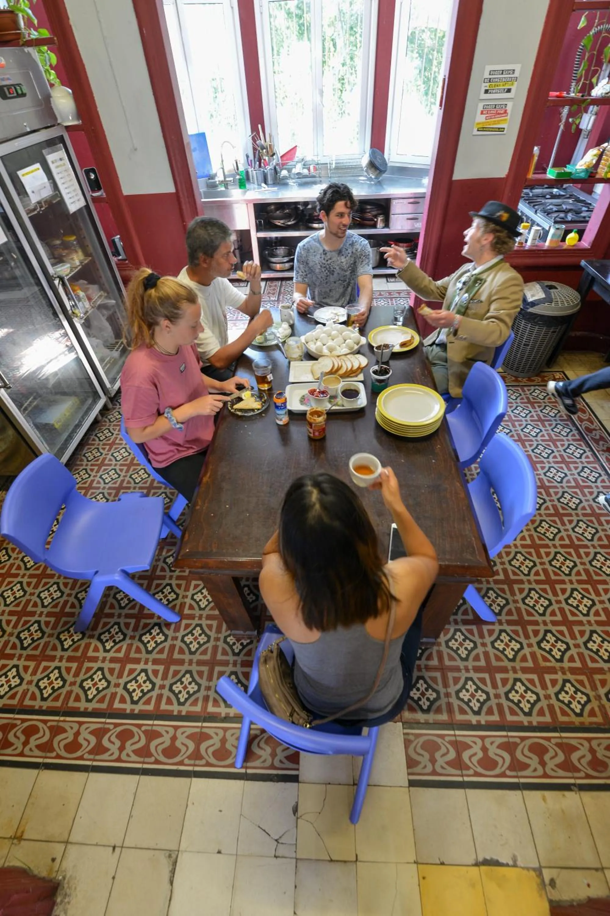 People in Roger's Hostel & Caravans Age 18-45