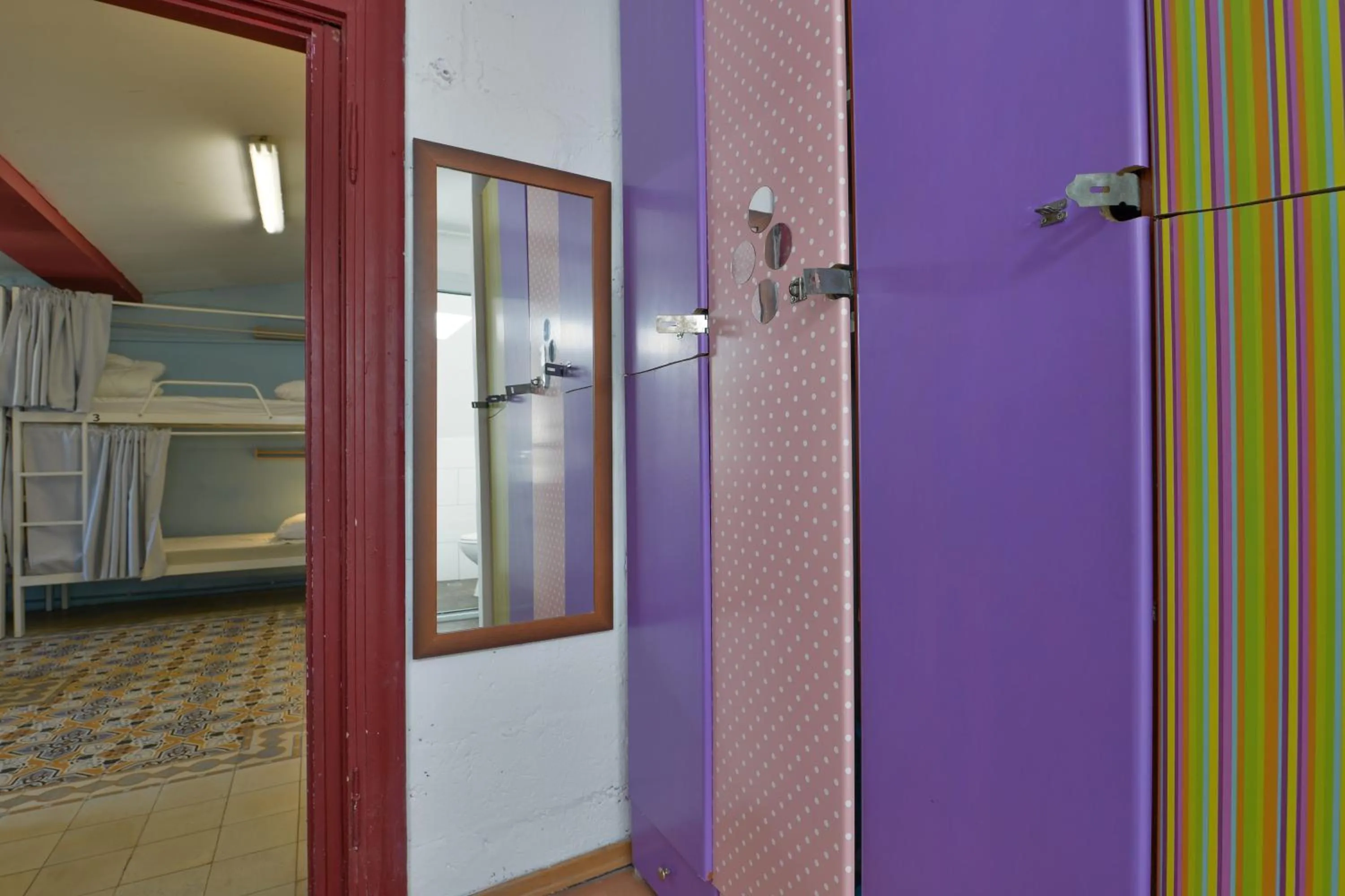 Roger's Hostel & Caravans Age 18-45