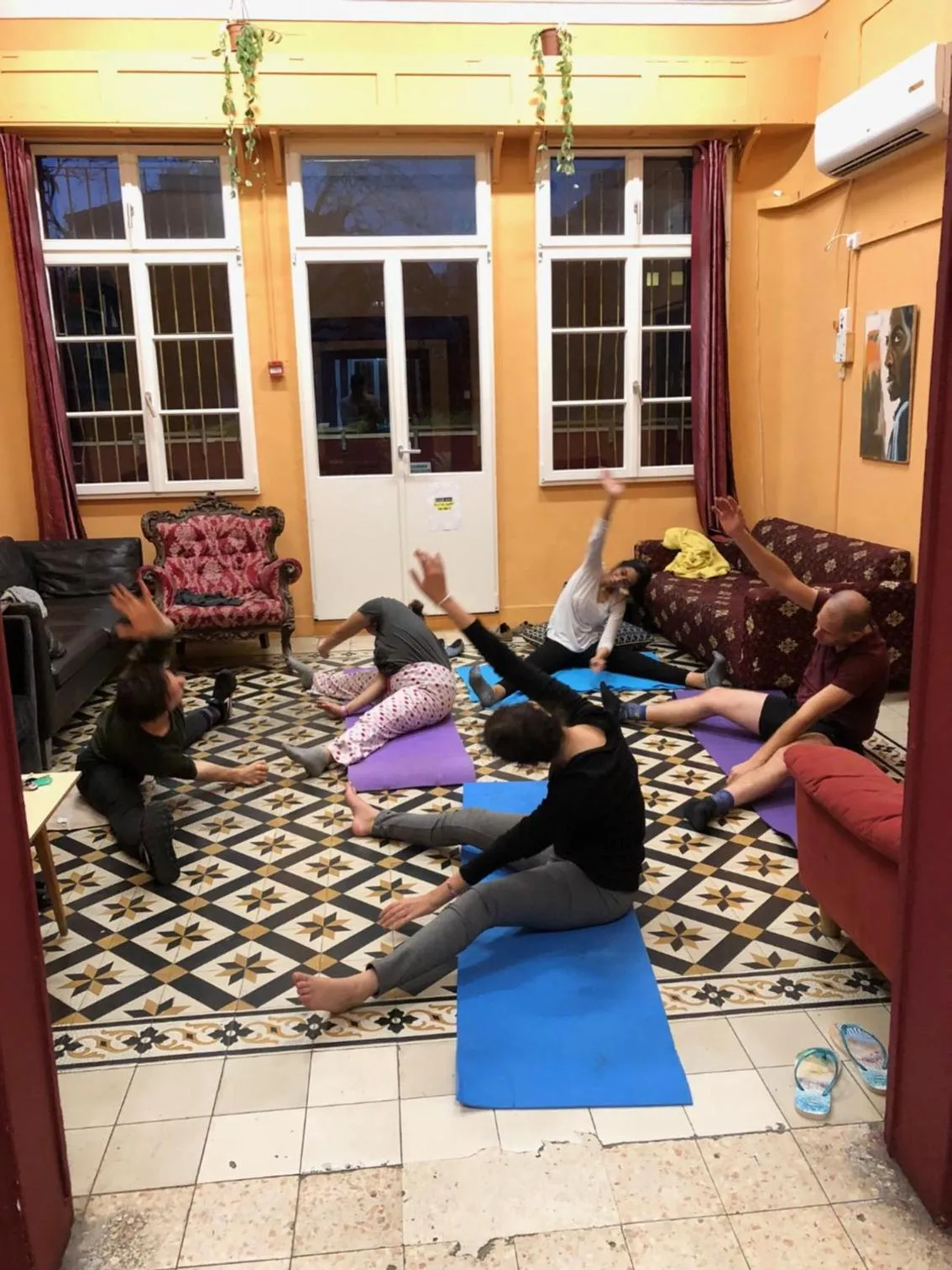 People in Roger's Hostel & Caravans Age 18-45