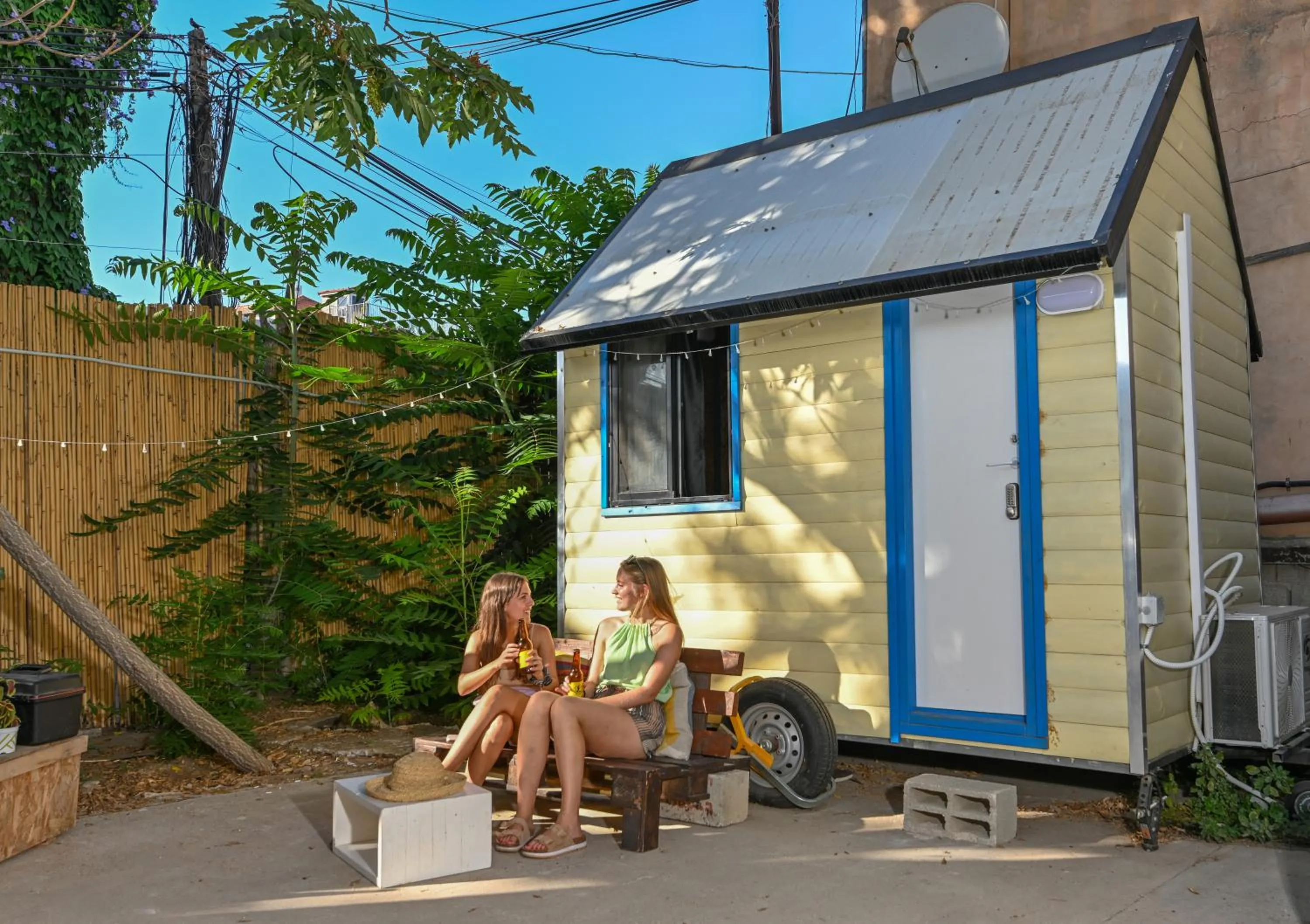 Roger's Hostel & Caravans Age 18-45