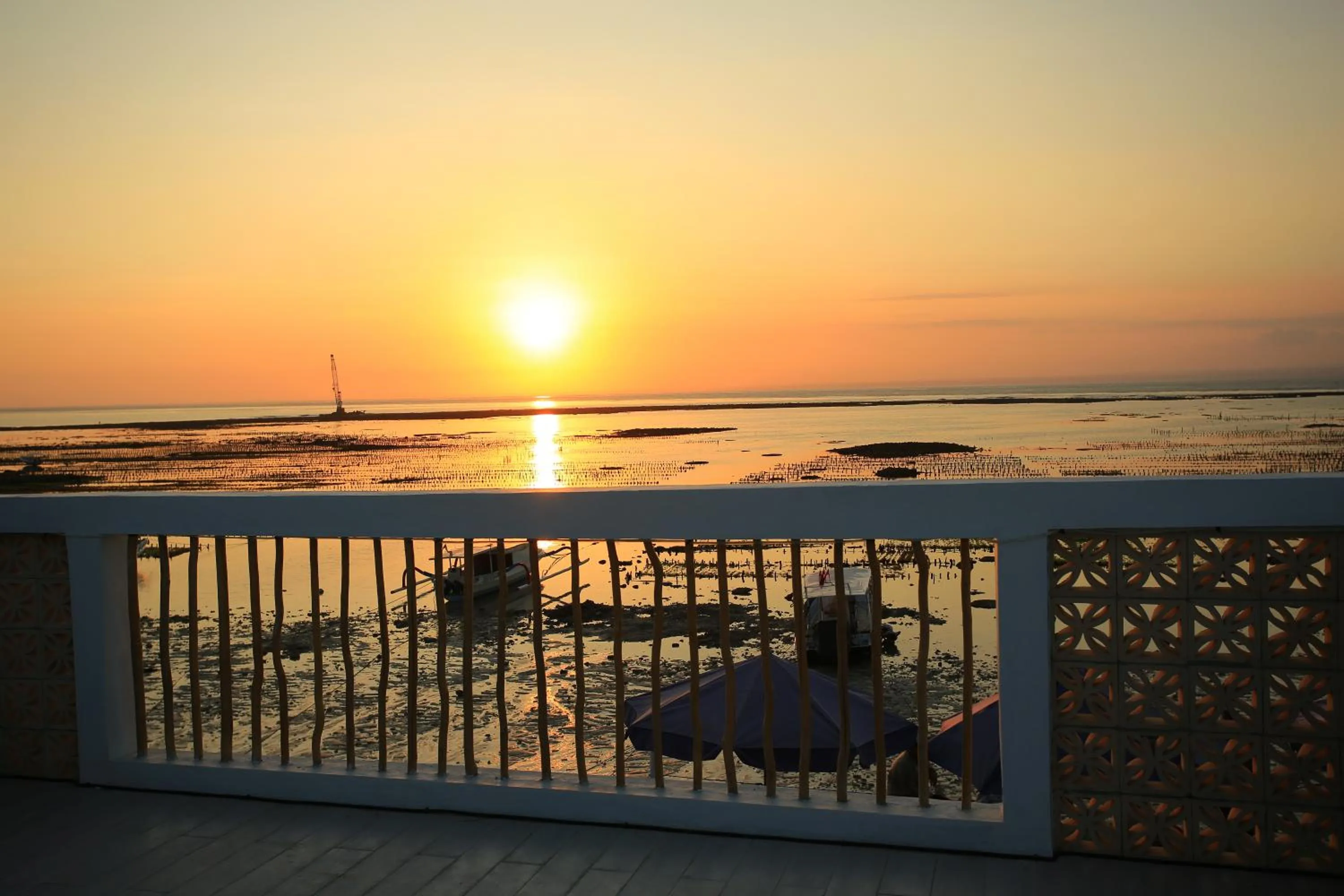 Sunset in 3 Monkeys Lembongan Studio apartments gym recovery centre