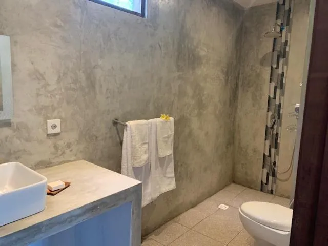 Shower in 3 Monkeys Lembongan Studio apartments gym recovery centre