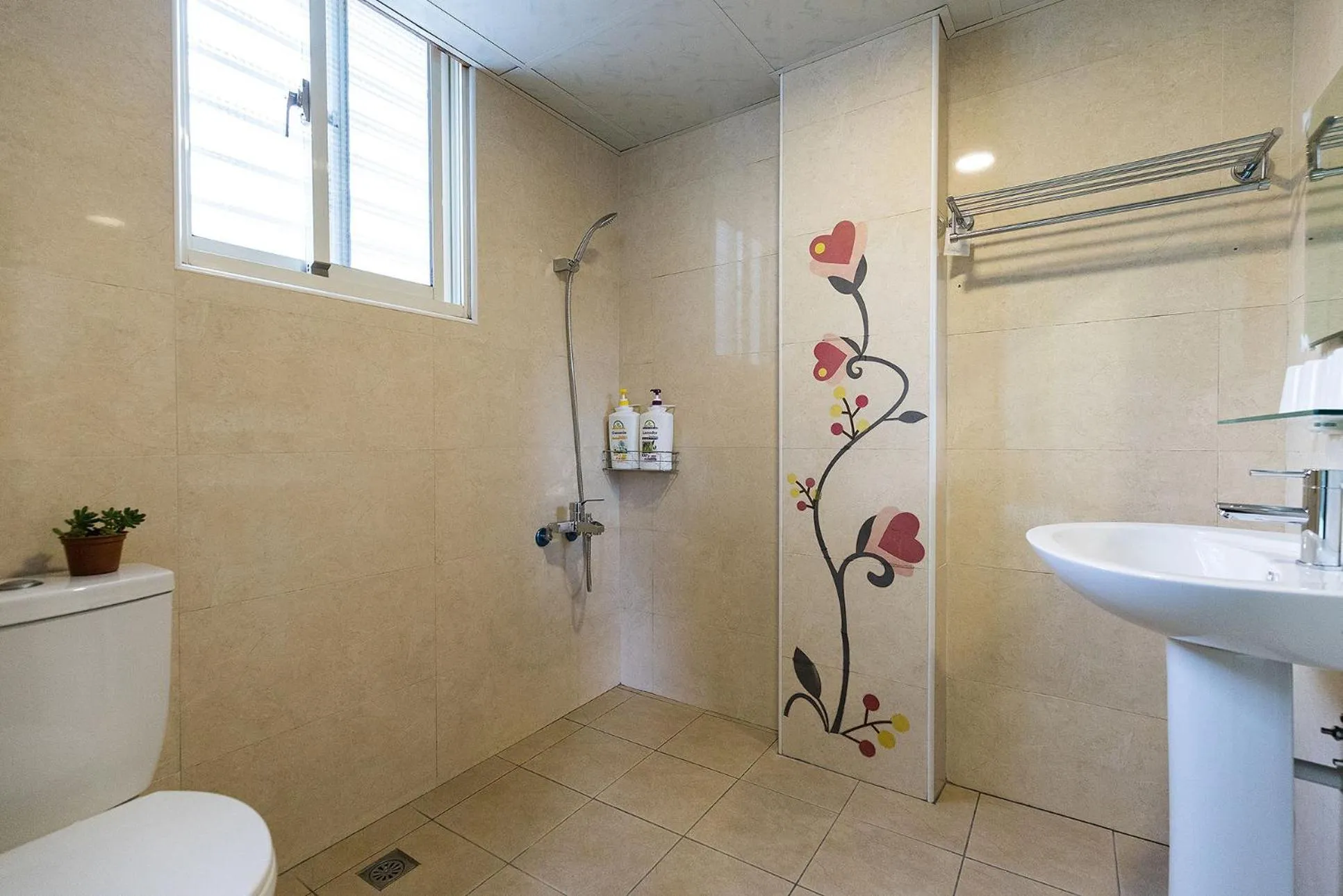 Shower in Yi Jing BnB