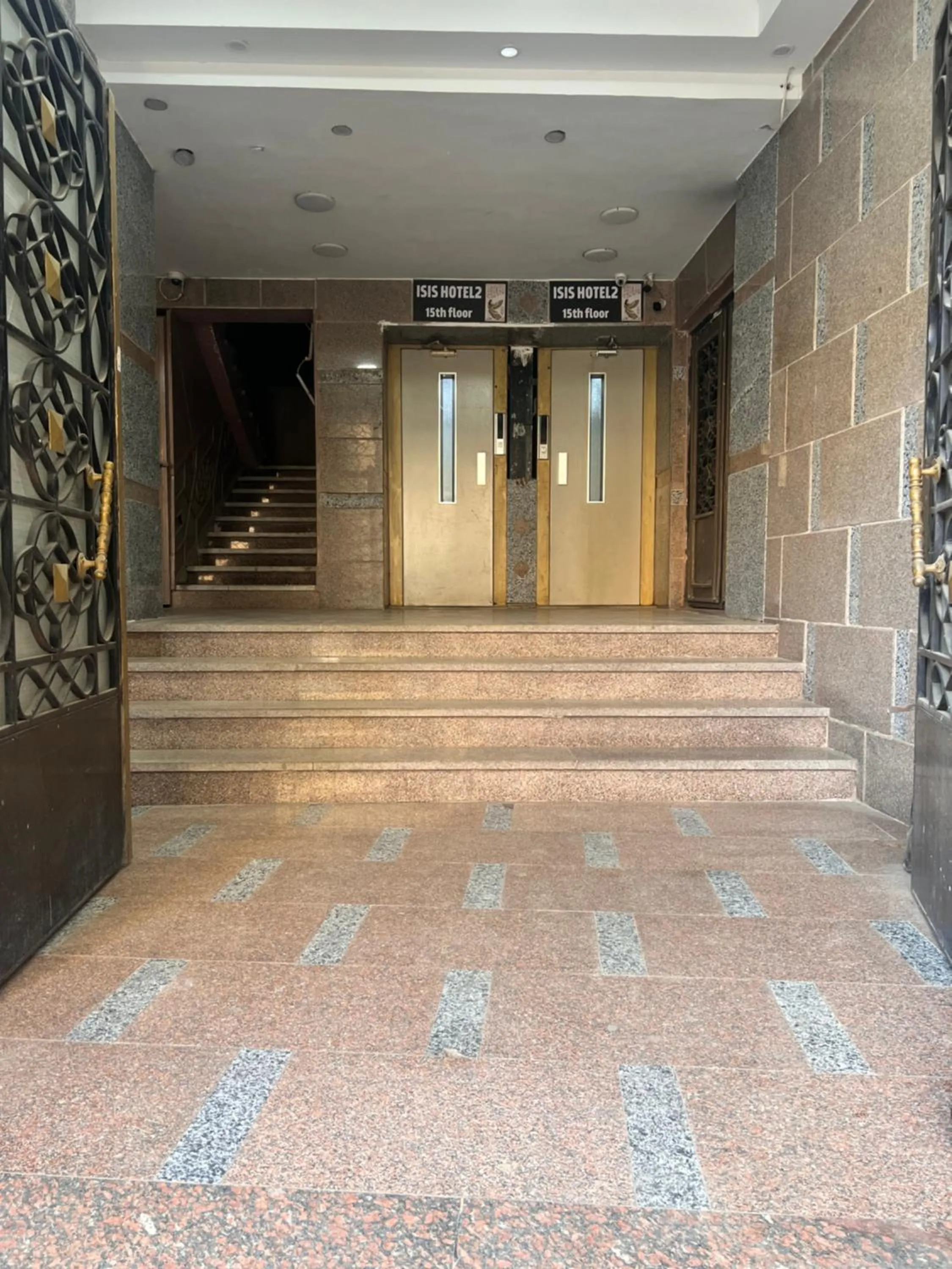 Facade/entrance in Isis Hostel 2