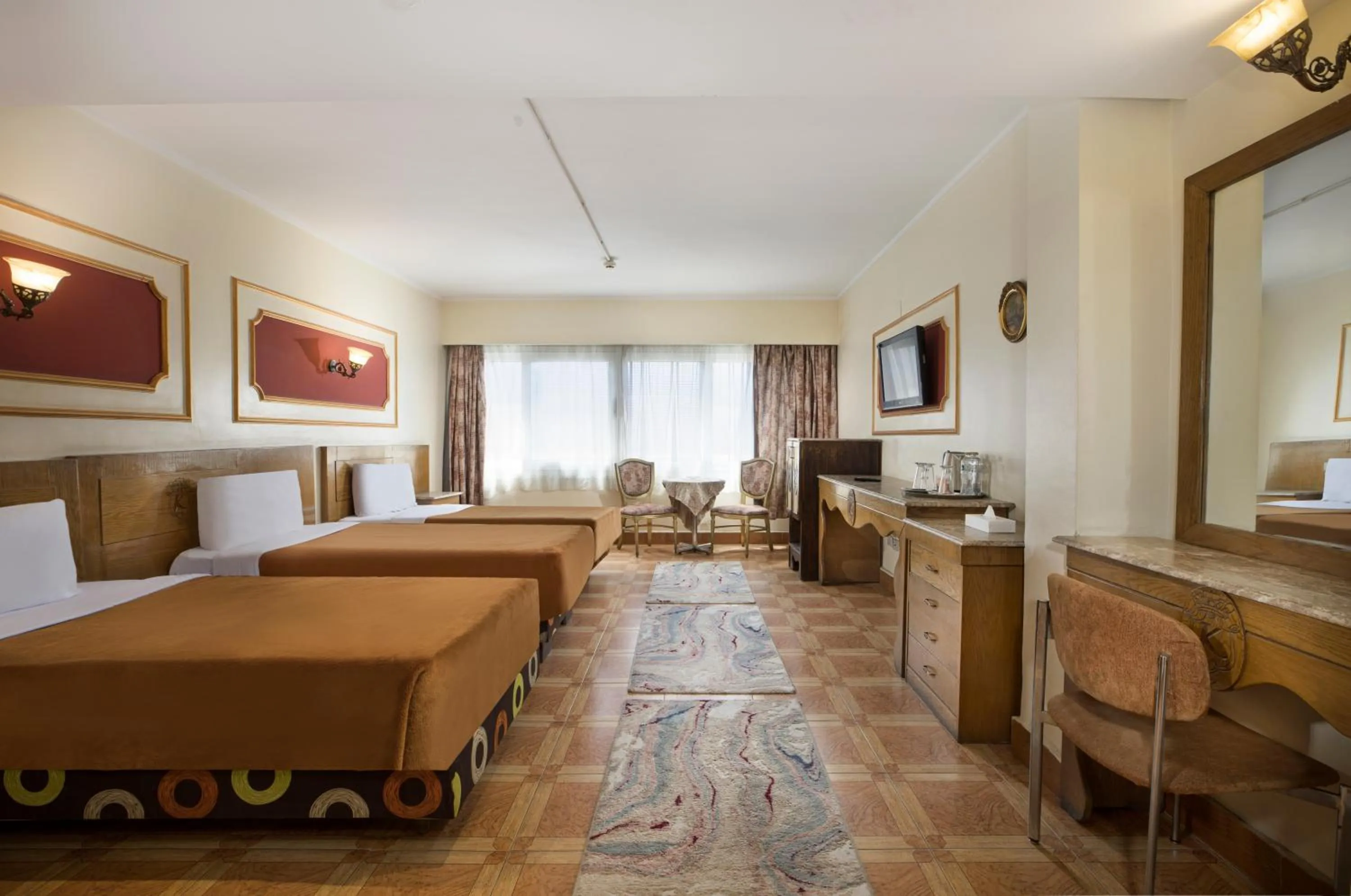 Photo of the whole room, Bed in Kanzy Hotel Cairo