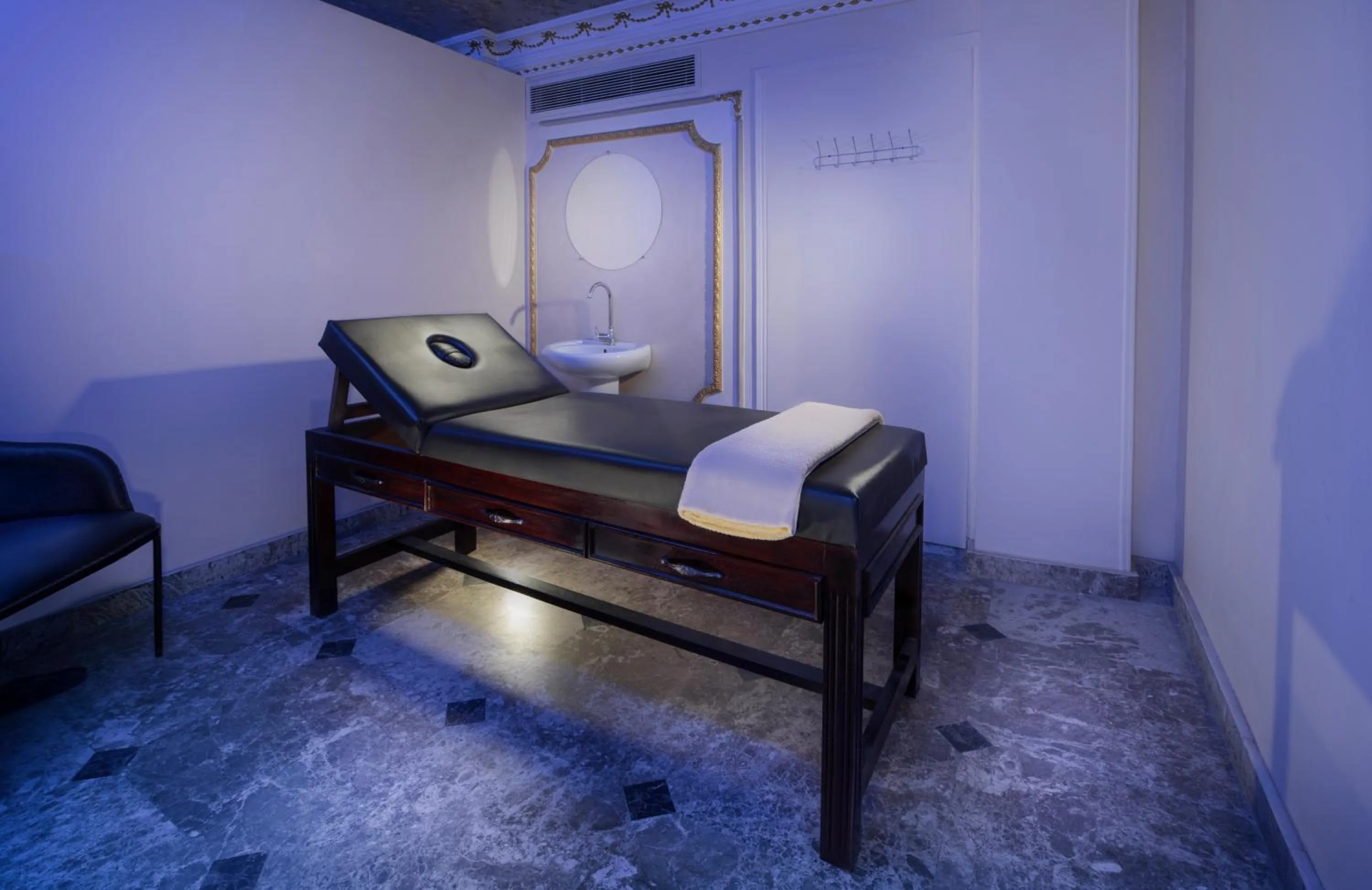 Massage in Kanzy Hotel Cairo