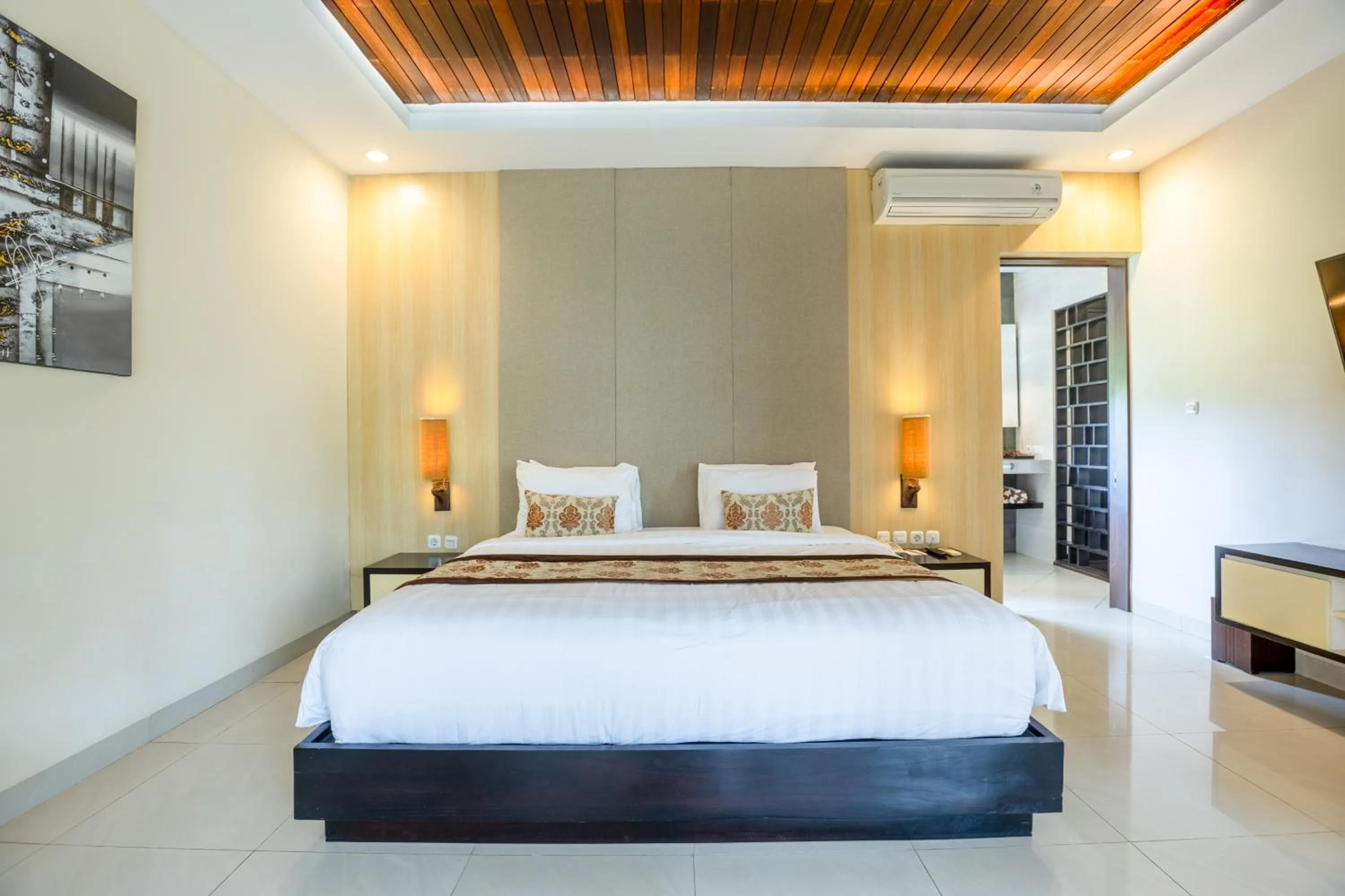 Bed in La Paradis Villa