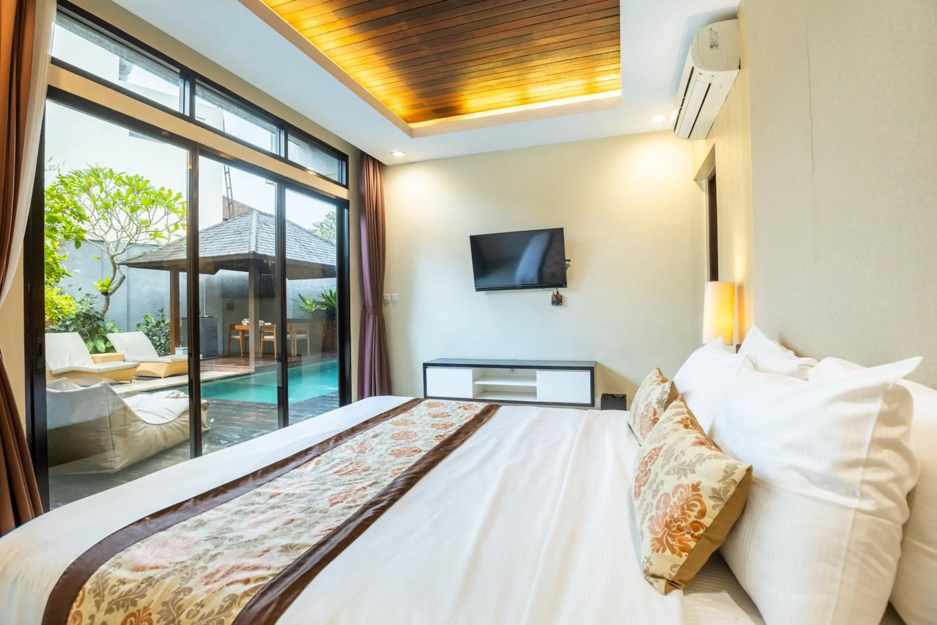 Bed in La Paradis Villa