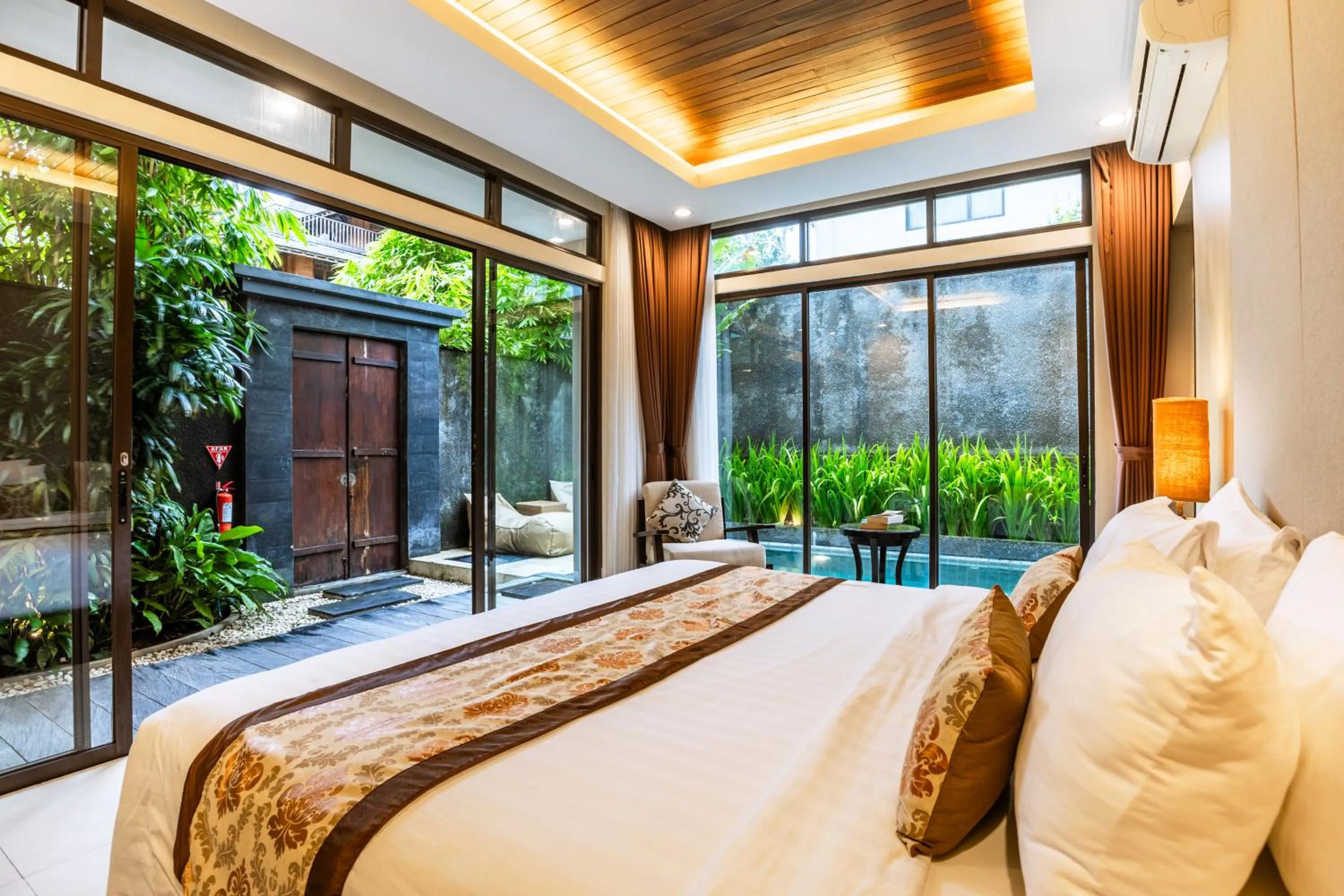 Bedroom, Bed in La Paradis Villa