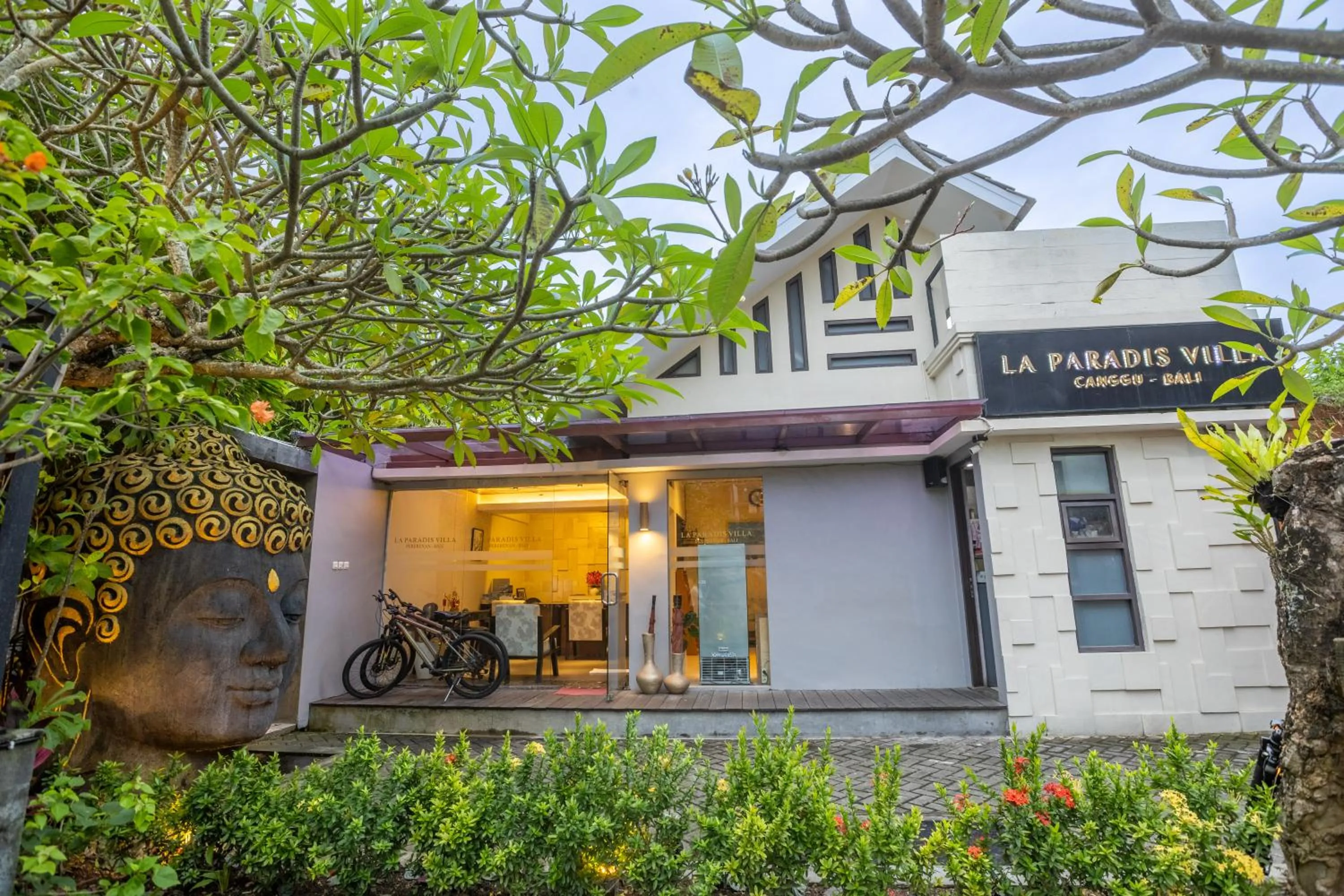 Facade/entrance in La Paradis Villa