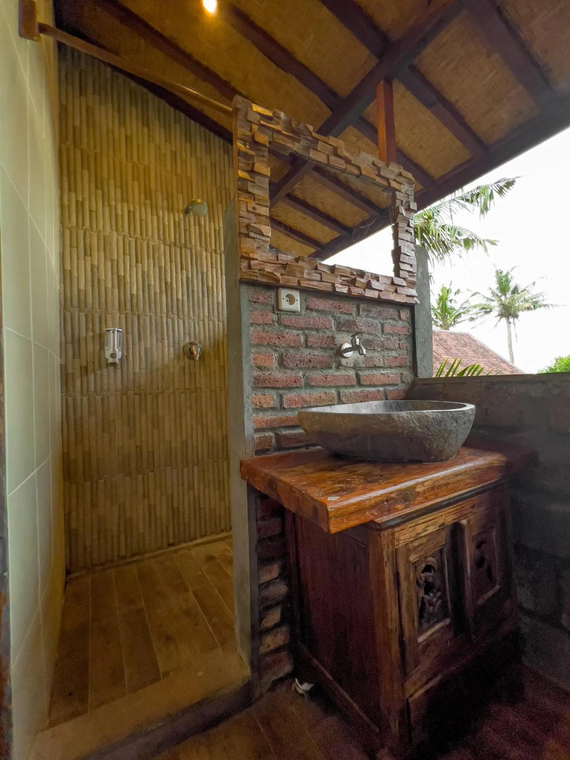 Bathroom in Pondok Pitaya Balian Hotel