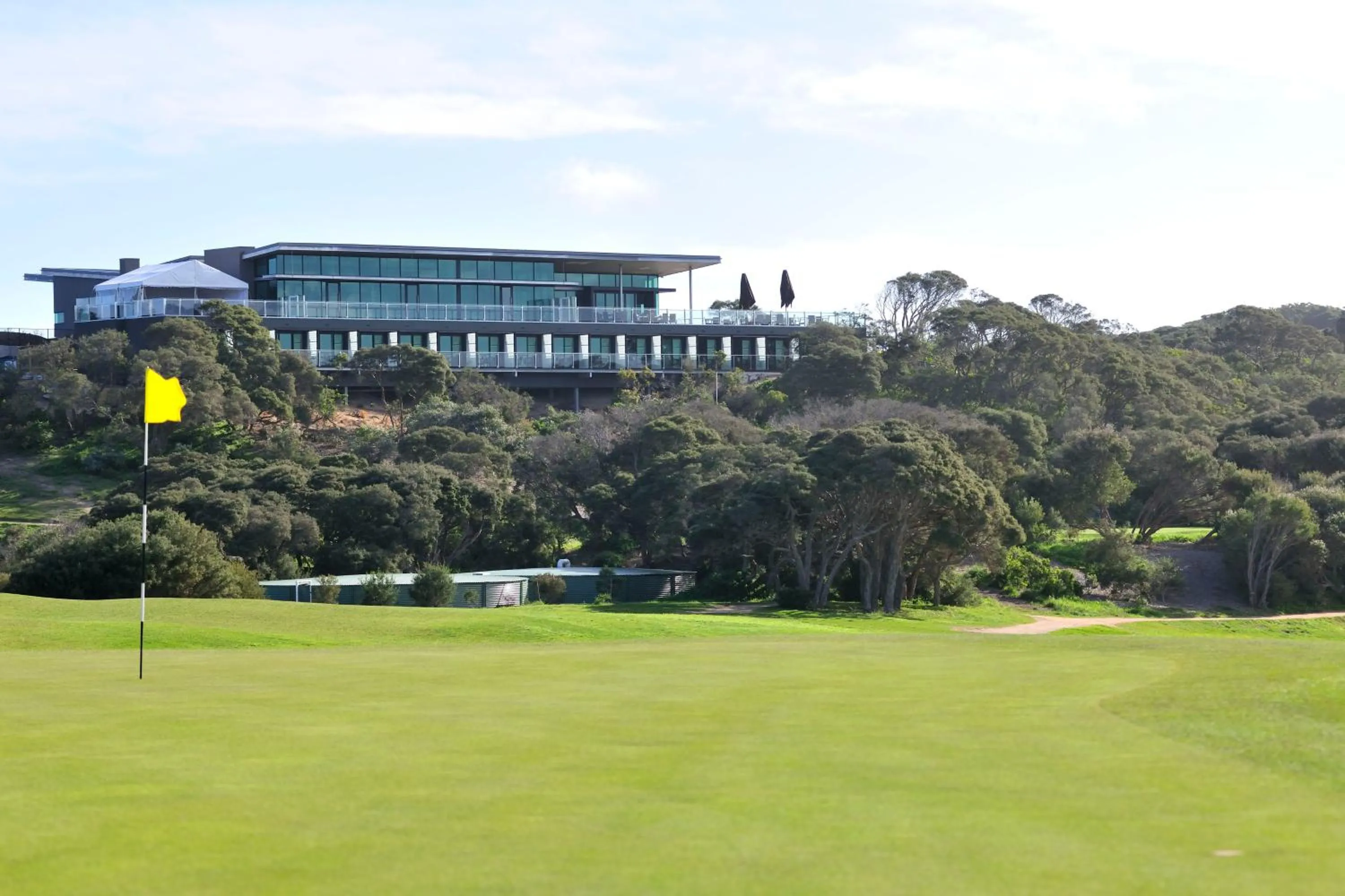 Property building in Mercure Portsea & Portsea Golf Club