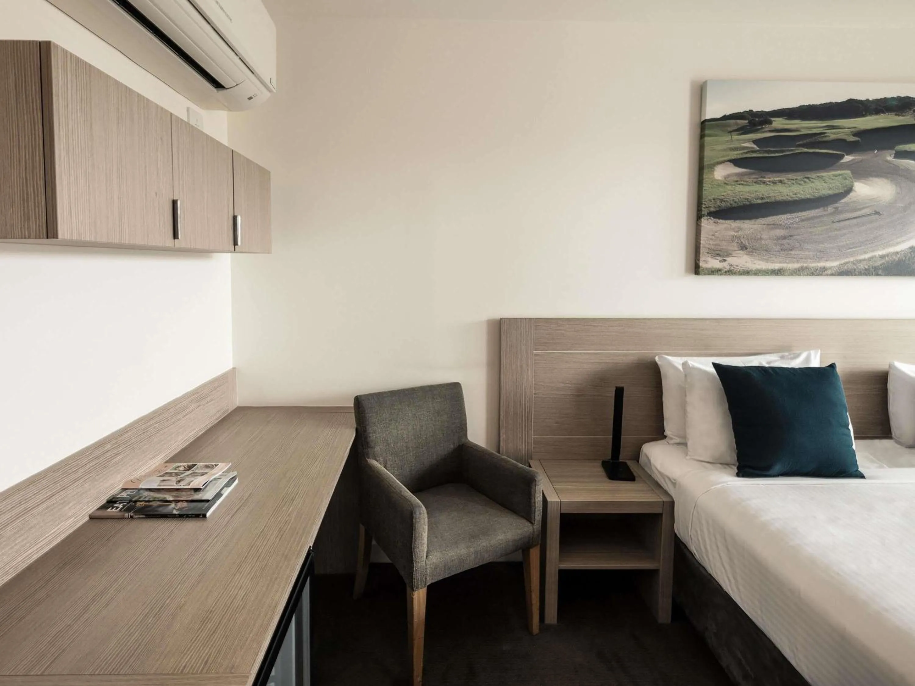 Bedroom, Bed in Mercure Portsea & Portsea Golf Club