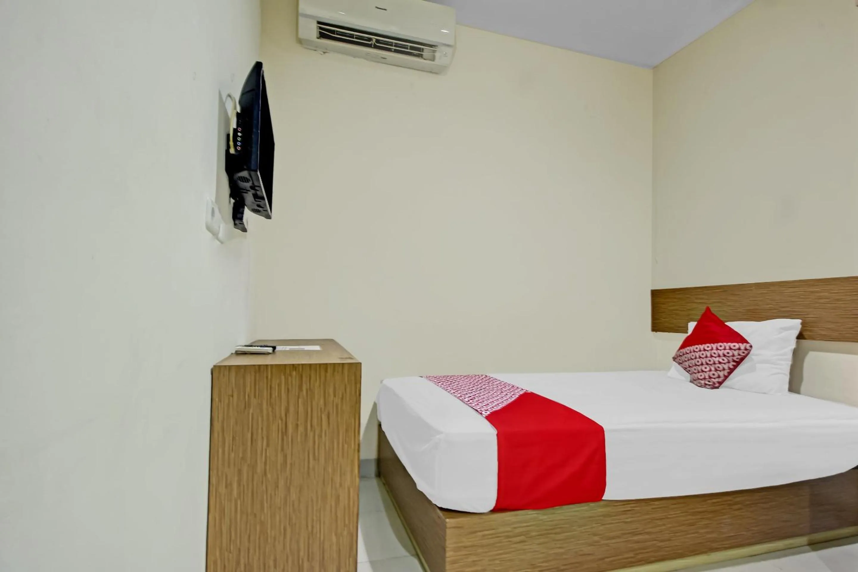 Bedroom in OYO 90412 My Kost