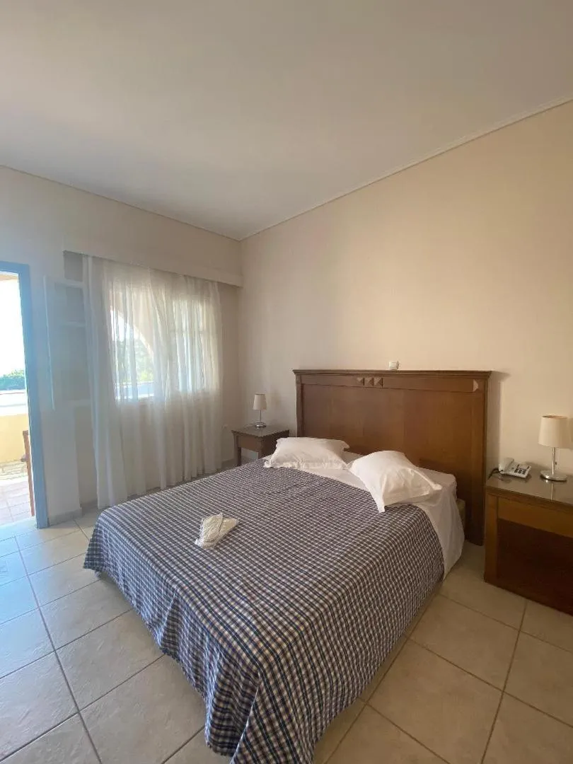 Bedroom, Bed in Alonissos Beach Bungalows And Suites Hotel