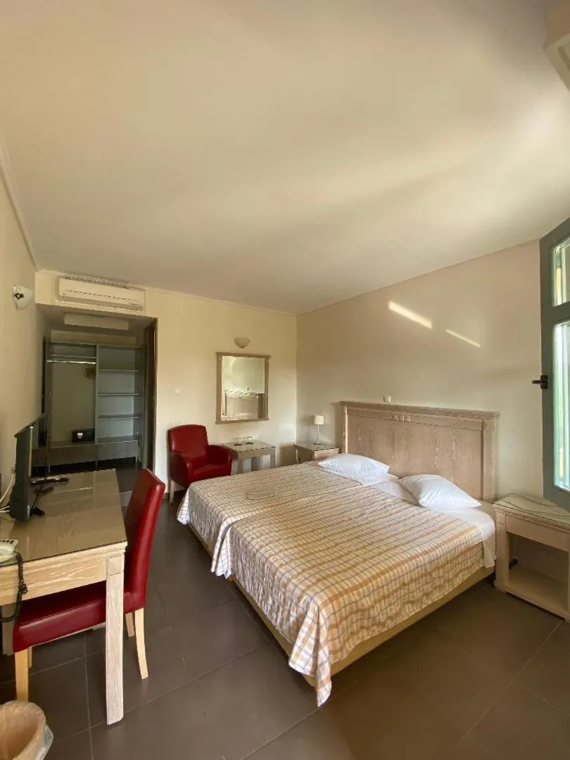 Bedroom, Bed in Alonissos Beach Bungalows And Suites Hotel