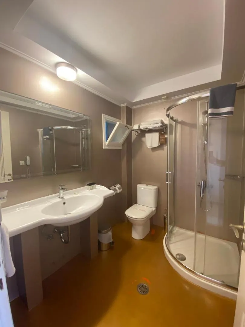 Bathroom in Alonissos Beach Bungalows And Suites Hotel