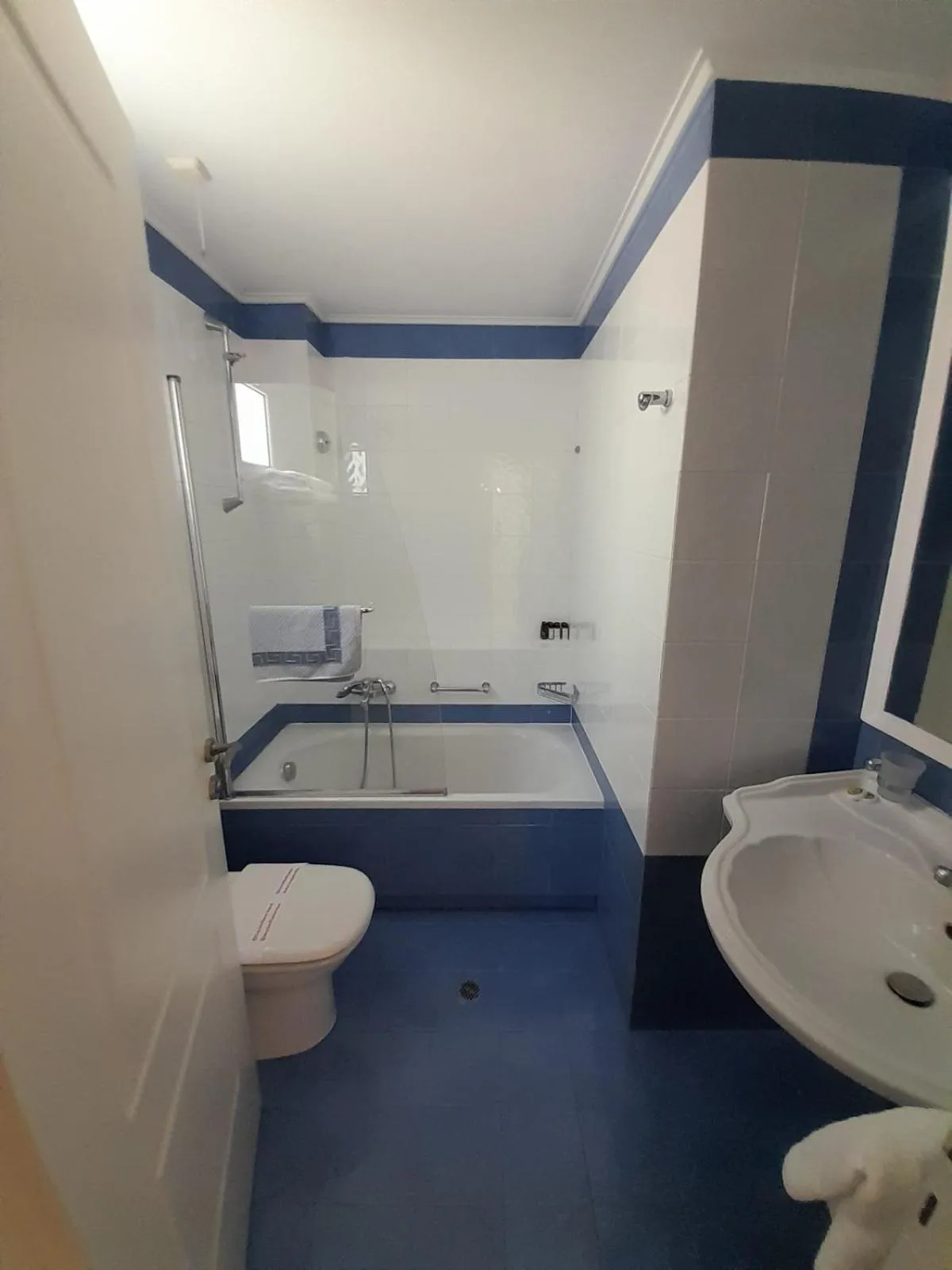 Bathroom in Alonissos Beach Bungalows And Suites Hotel