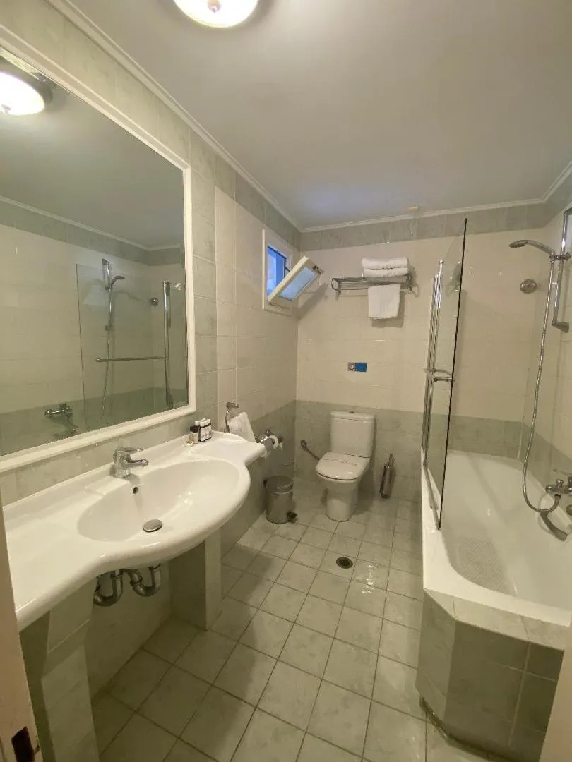 Bathroom in Alonissos Beach Bungalows And Suites Hotel