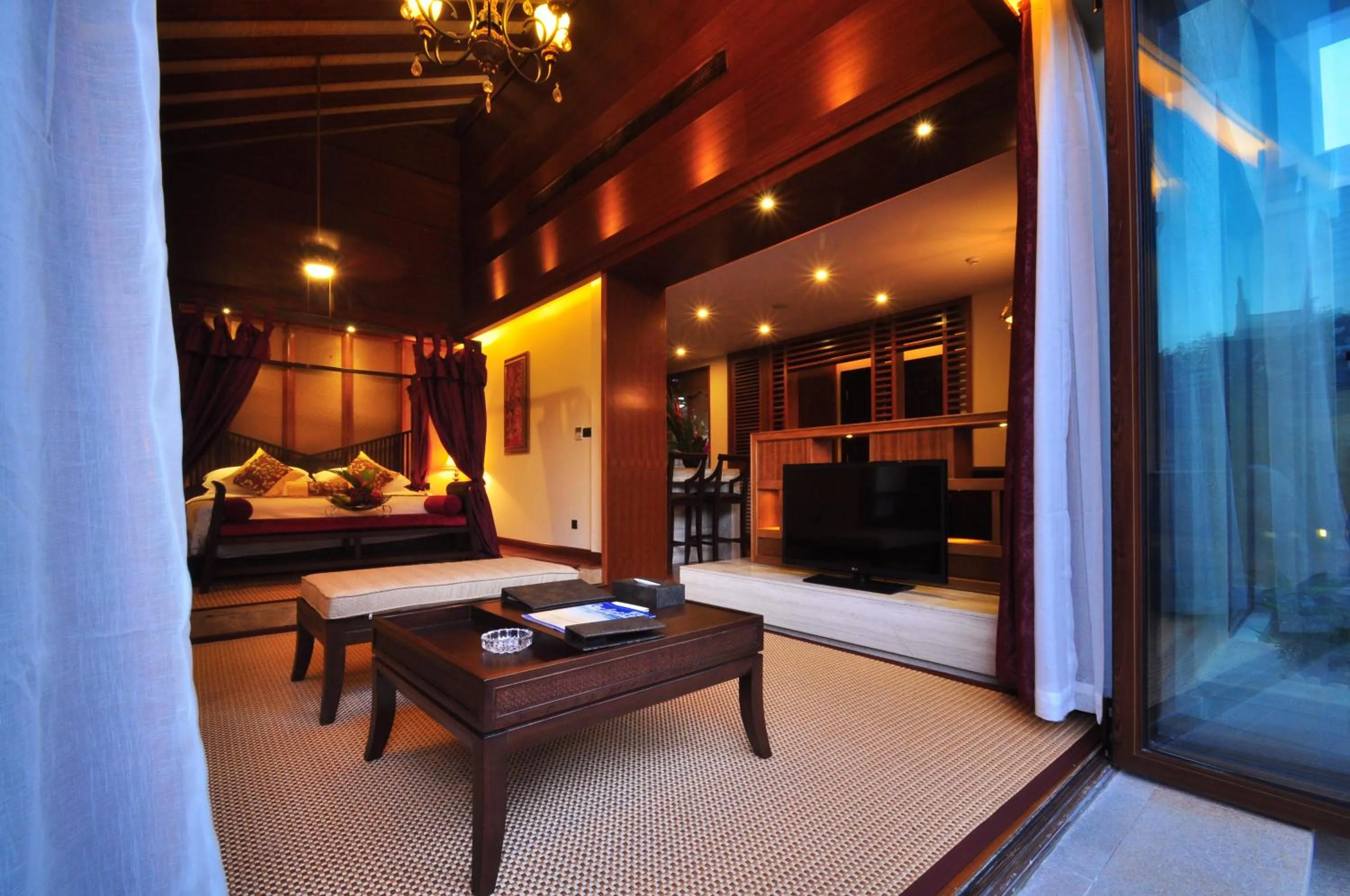 Living room, Bed in ZhongAo Hotel Shimei Bay