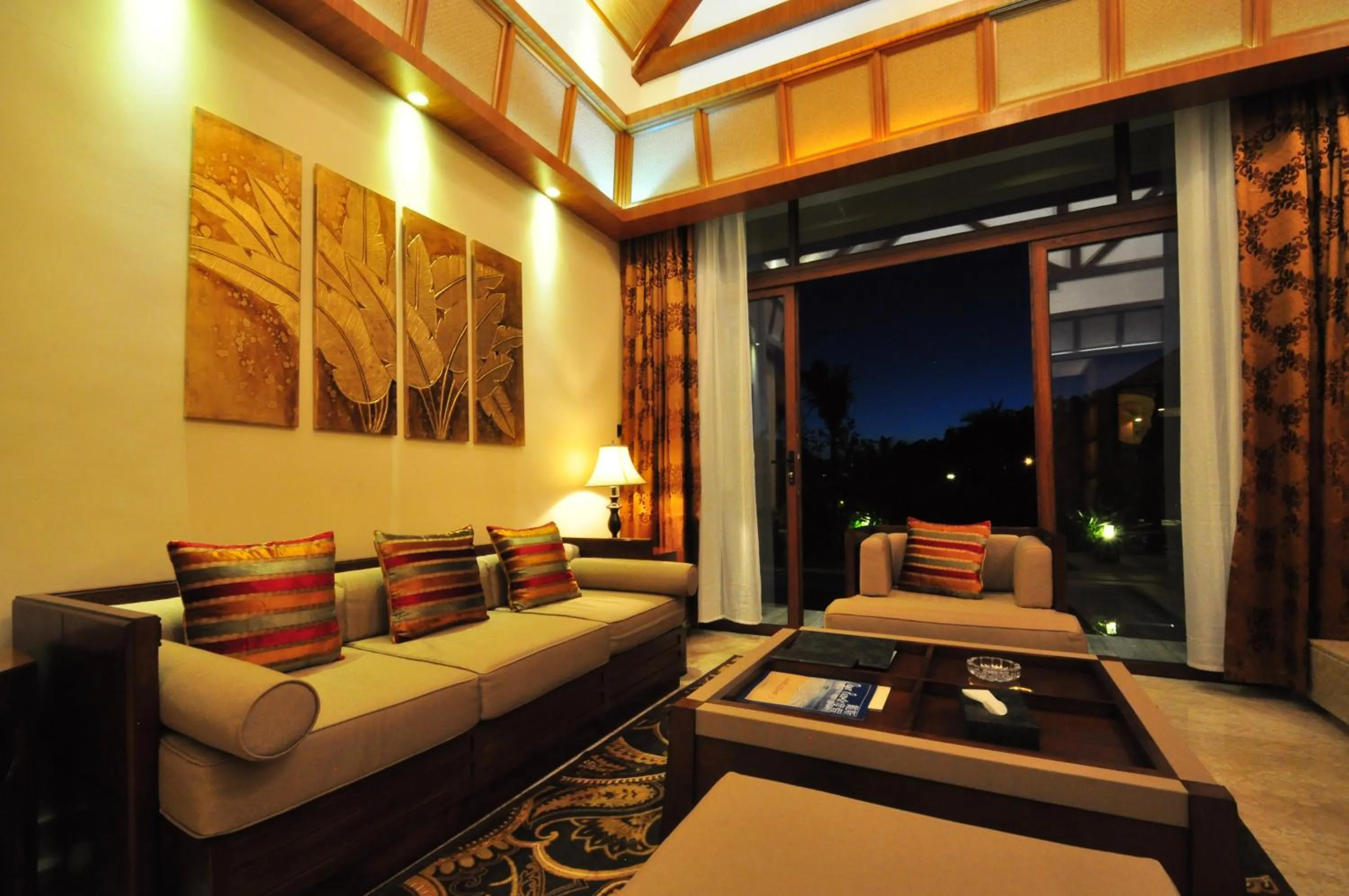 Living room, Bed in ZhongAo Hotel Shimei Bay