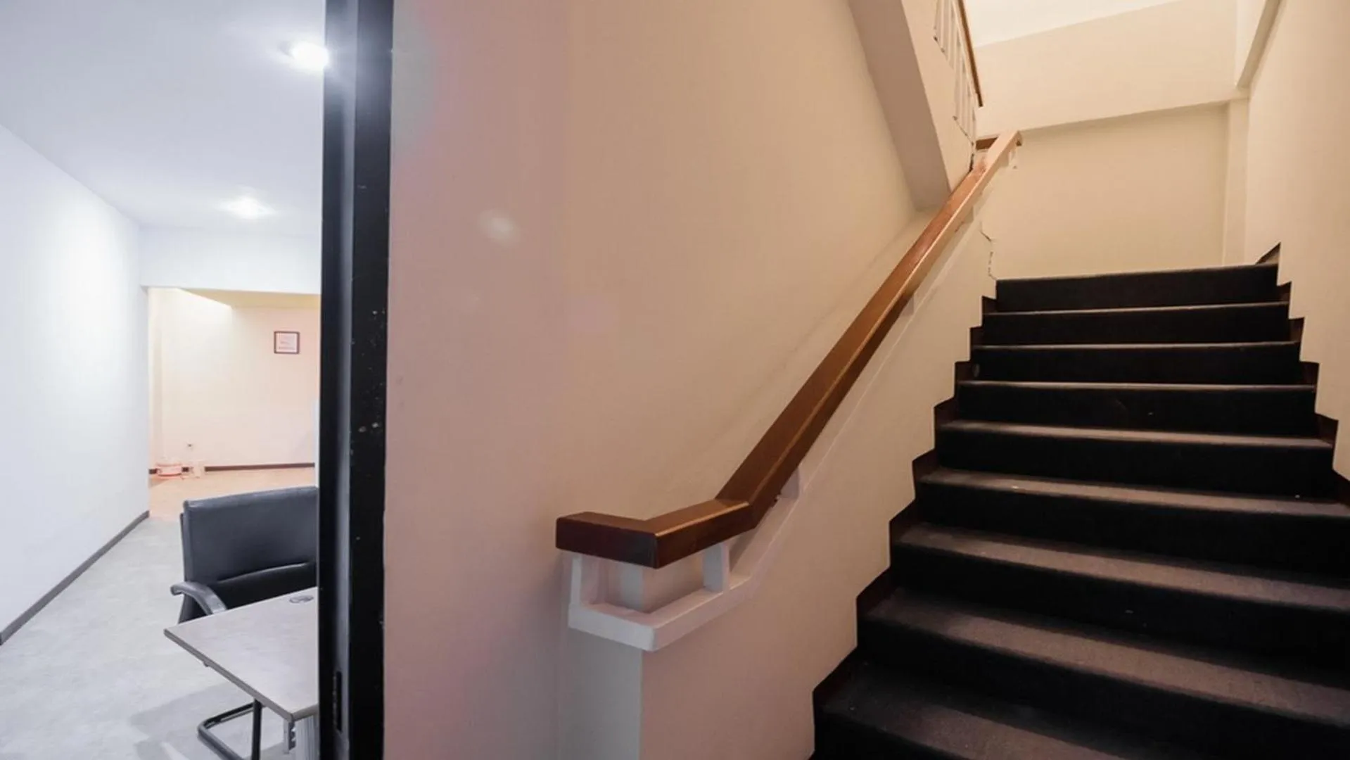 Area and facilities in RedDoorz near ITC Mangga Dua