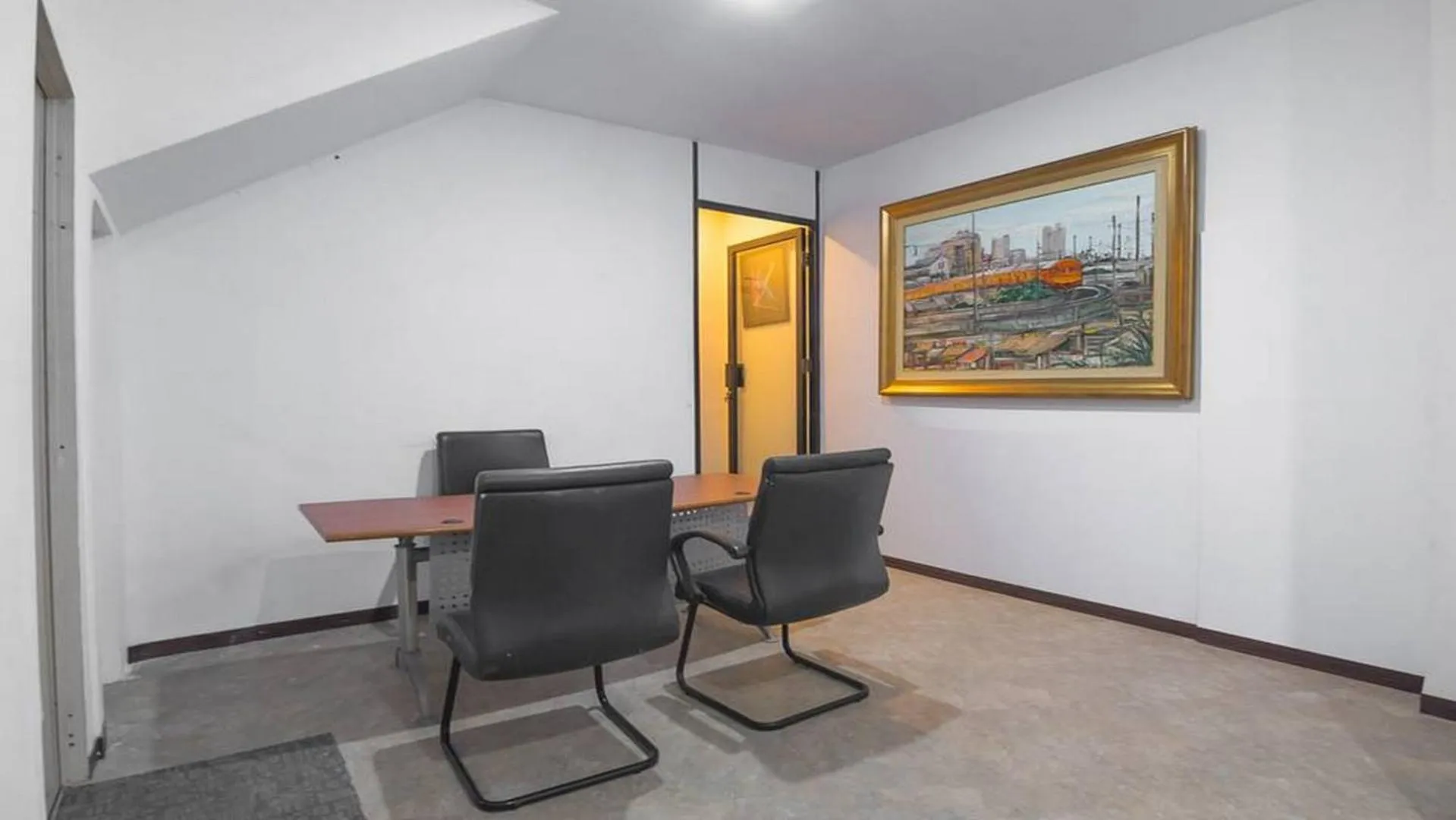 Lobby or reception in RedDoorz near ITC Mangga Dua