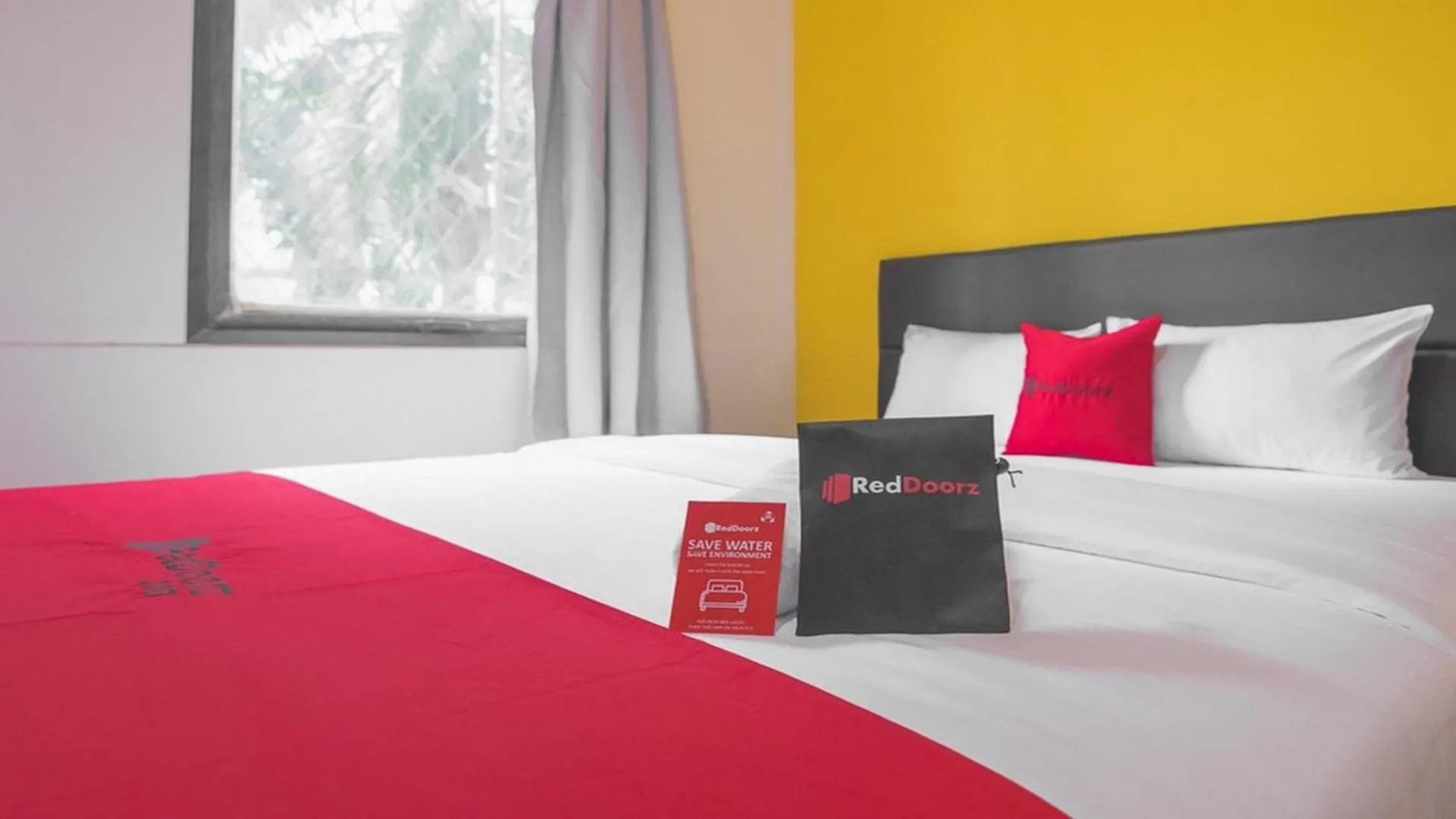 Bedroom, Bed in RedDoorz near ITC Mangga Dua