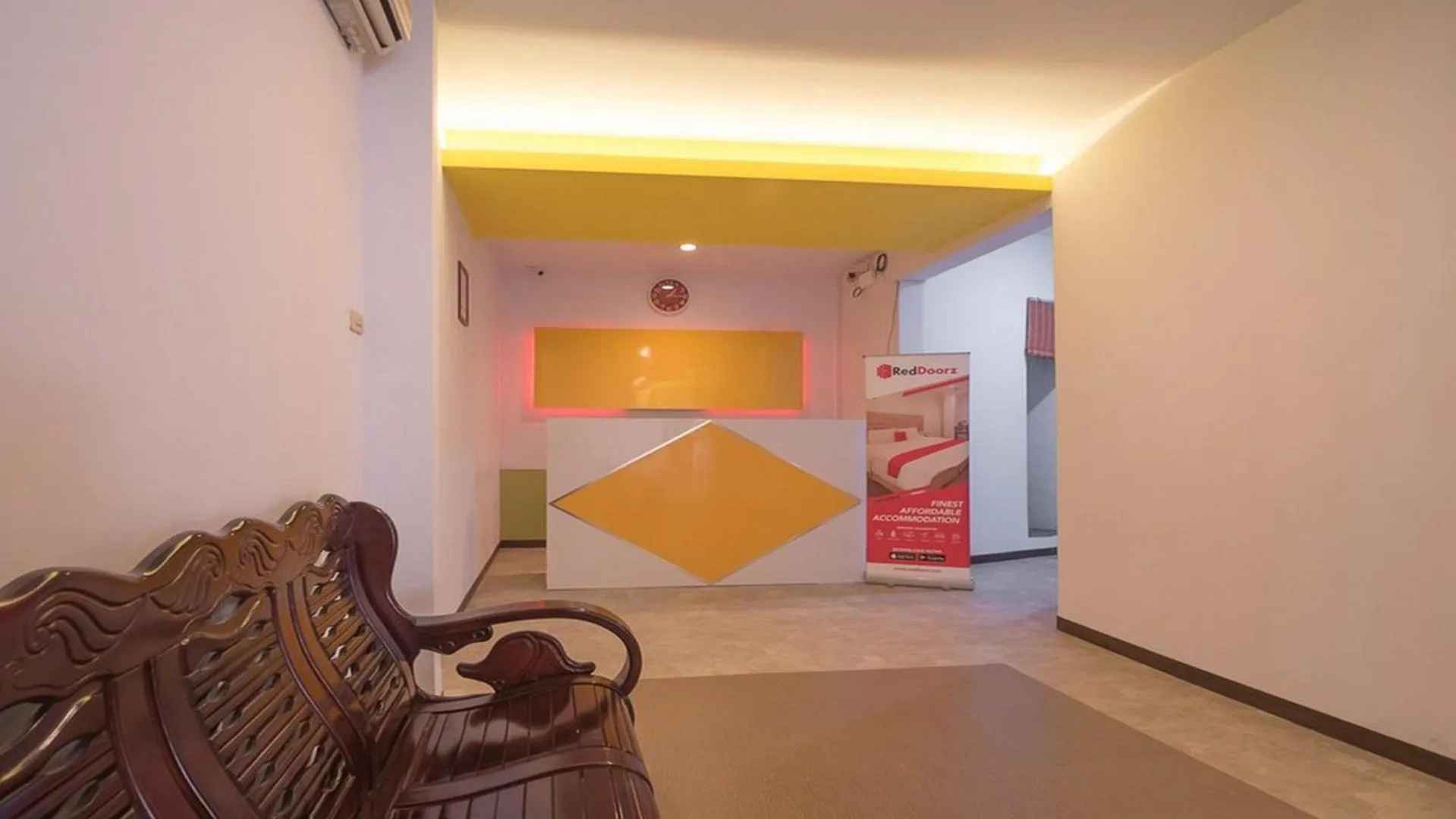 Lobby or reception in RedDoorz near ITC Mangga Dua