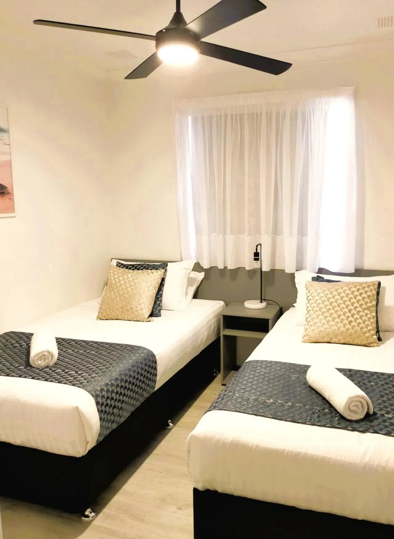 Bed in Bayview Motel