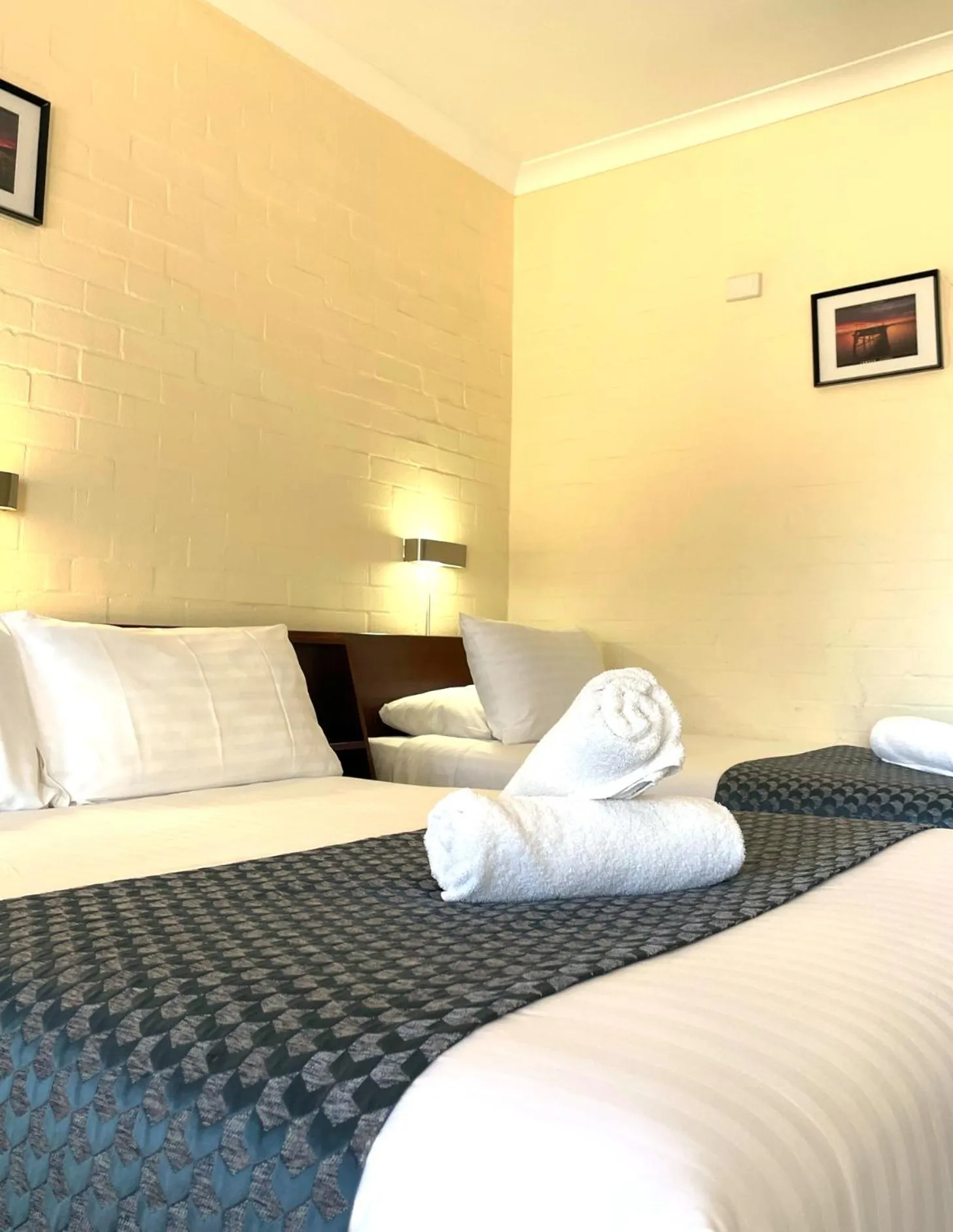 Bed in Bayview Motel