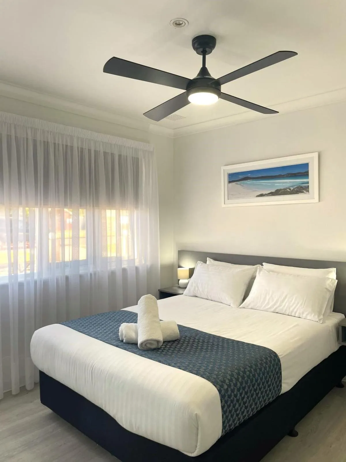 Bed in Bayview Motel