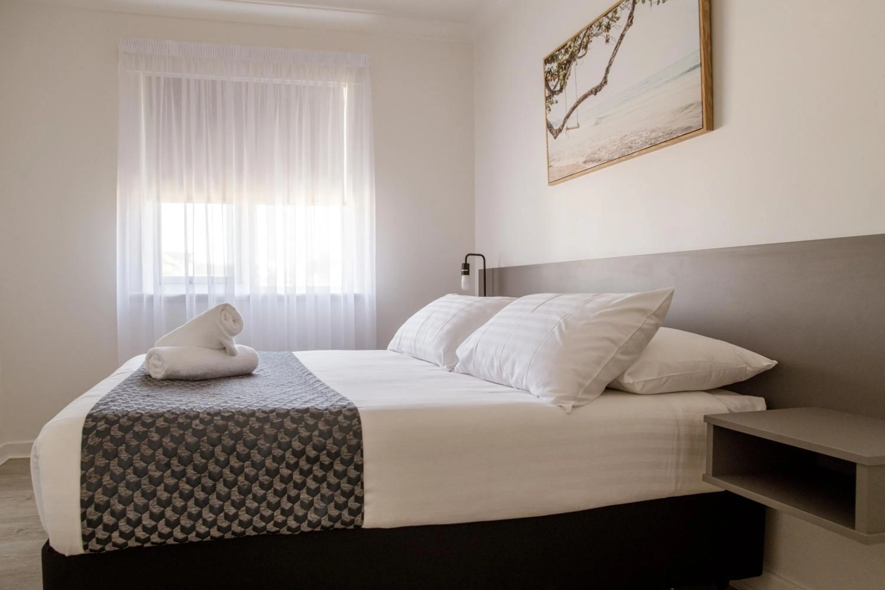 Bed in Bayview Motel