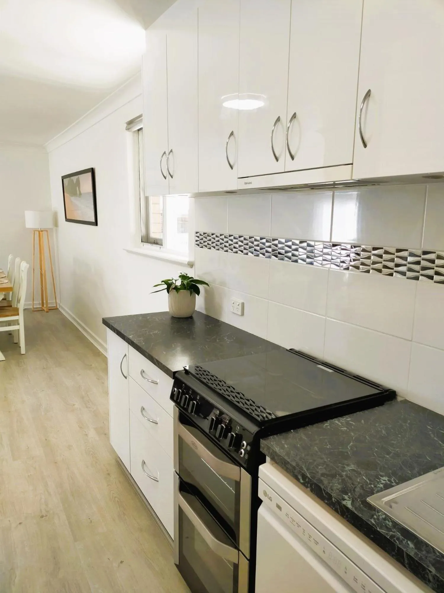 Kitchen or kitchenette in Bayview Motel